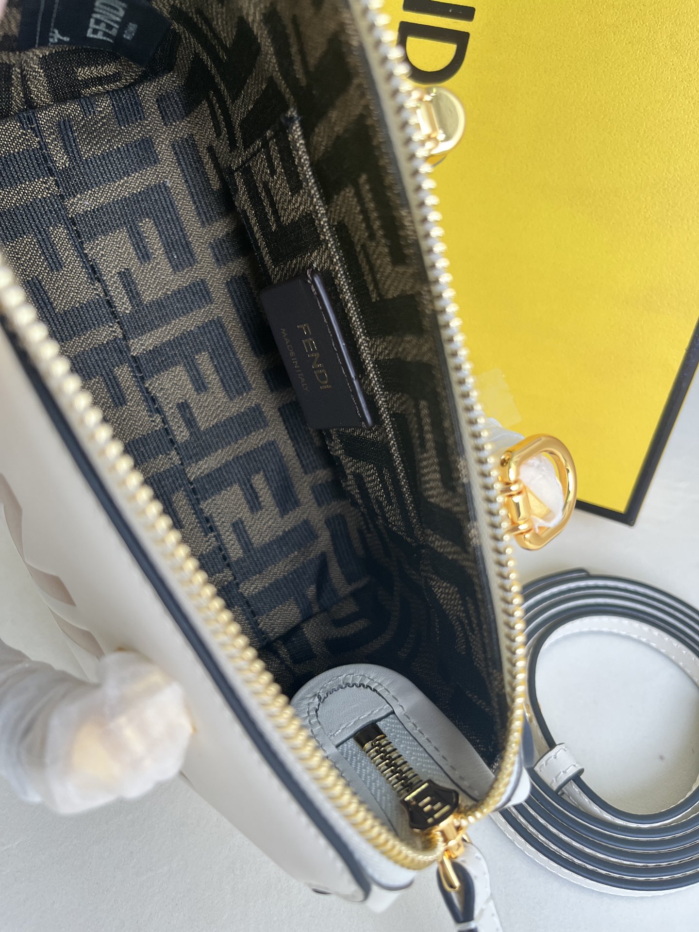 handbags FENDI 8BS067 size:20.5*12*9cm - vstockx