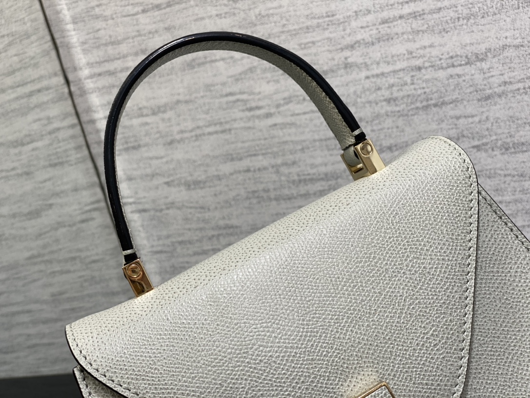 Handbag VALEXTRA size *'* - vstockx