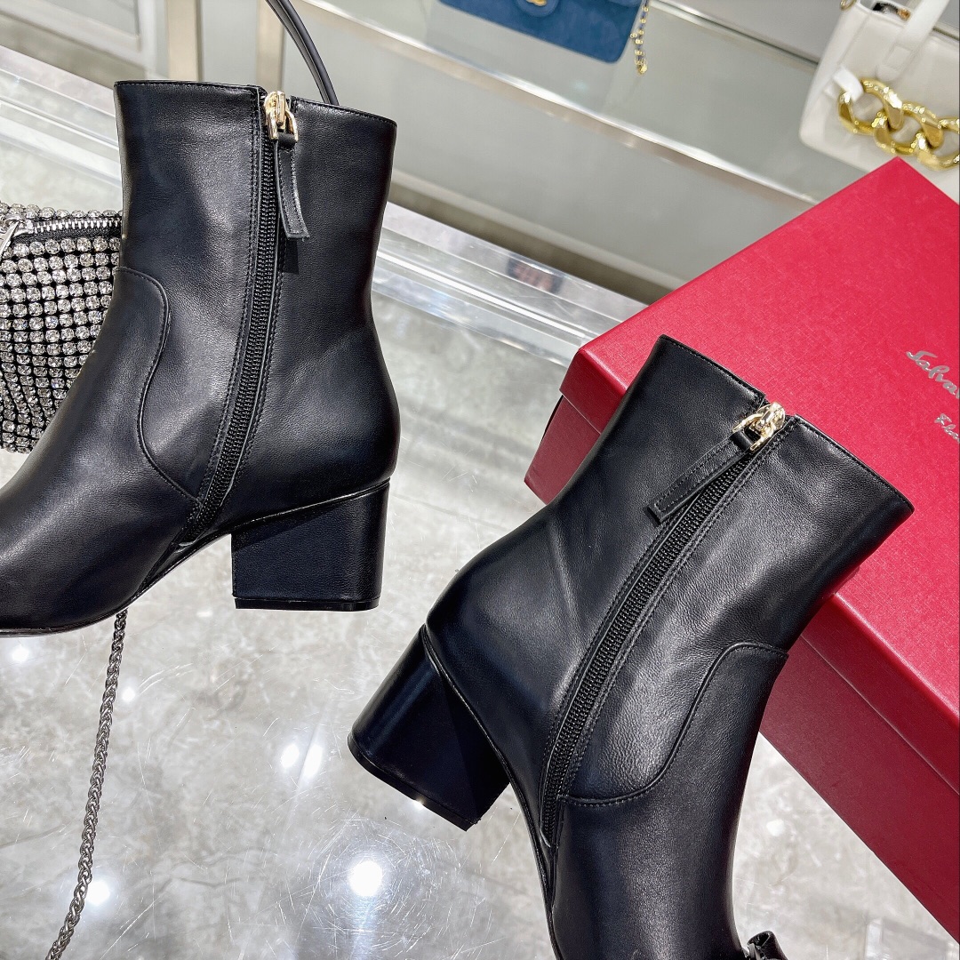 Salvatore Ferragamo Boots 10 - vstockx