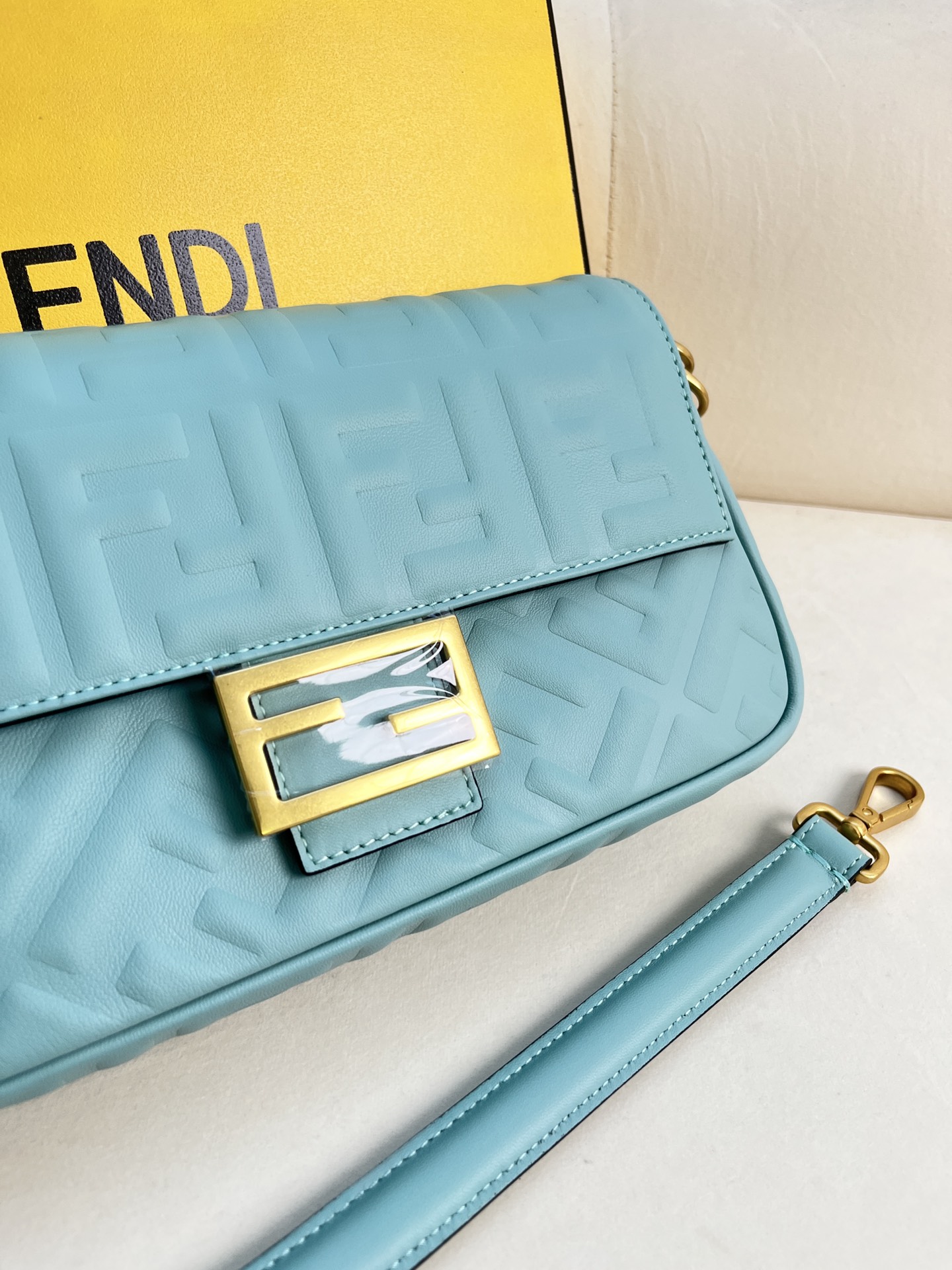 handbags FENDI 211 size:27*15*6cm - vstockx
