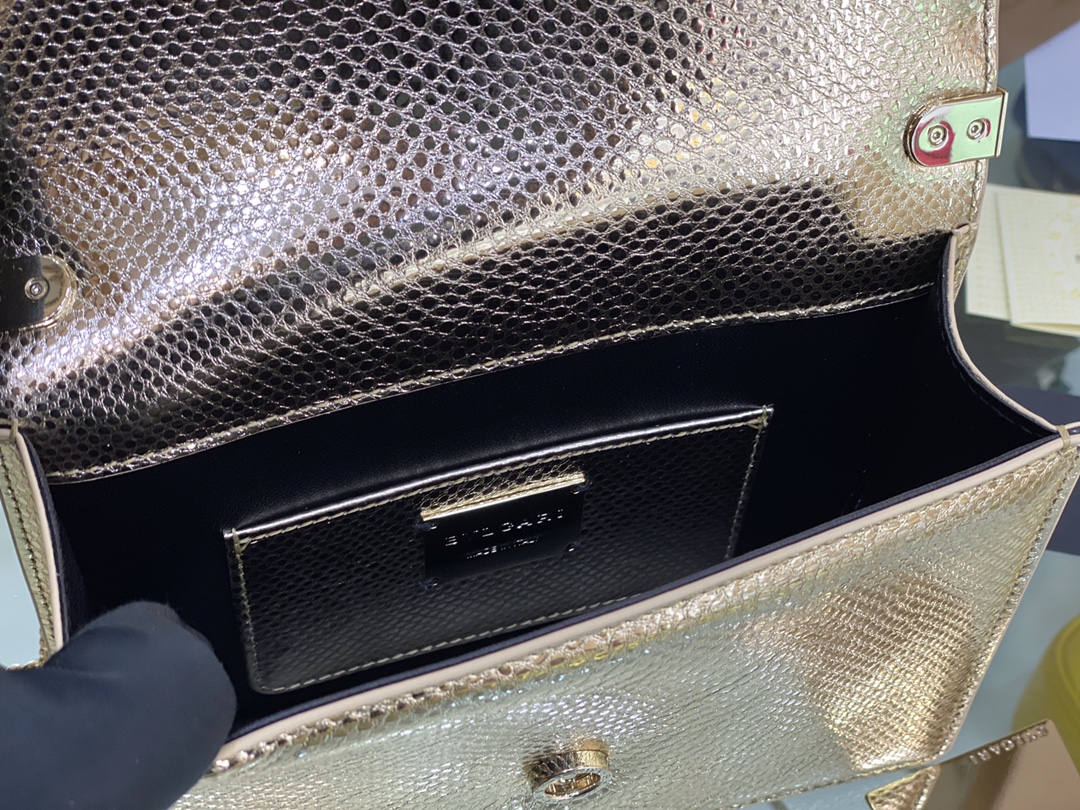 Handbags Bvlgari SERPENTI MULTICHAIN size:19*13.5*6 cm - vstockx