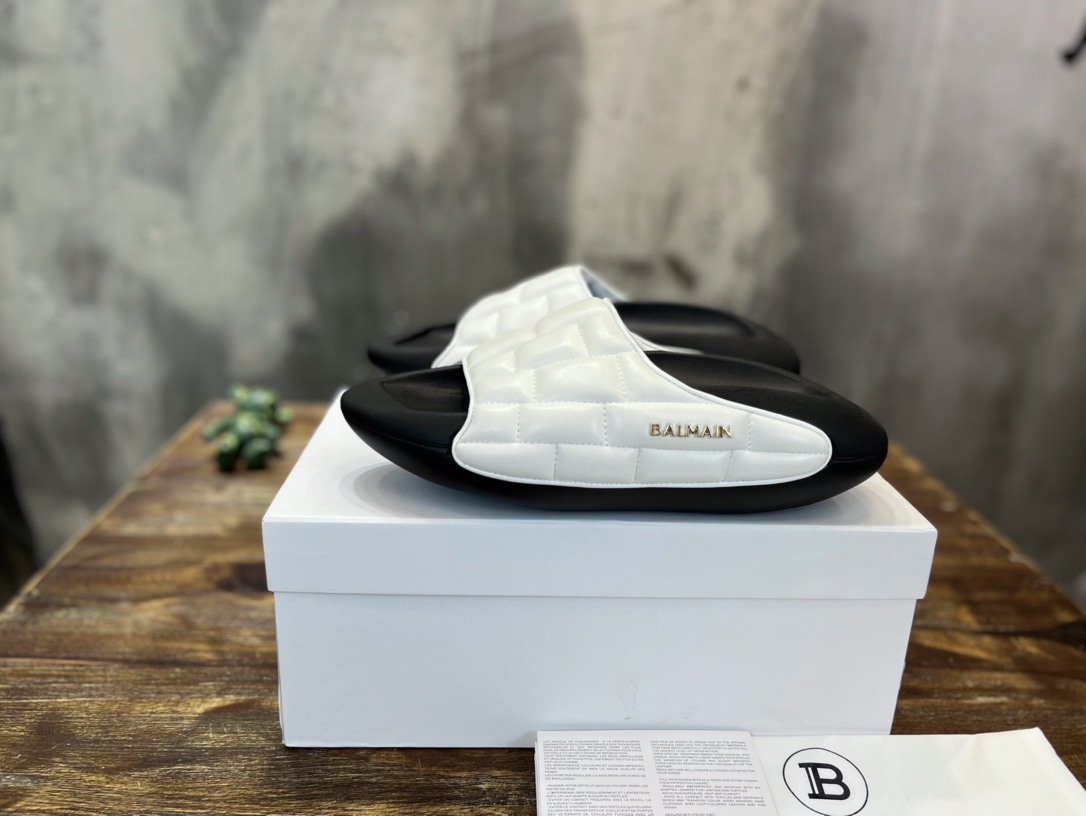 Balmain Quilted leather B-IT mules 10 - vstockx