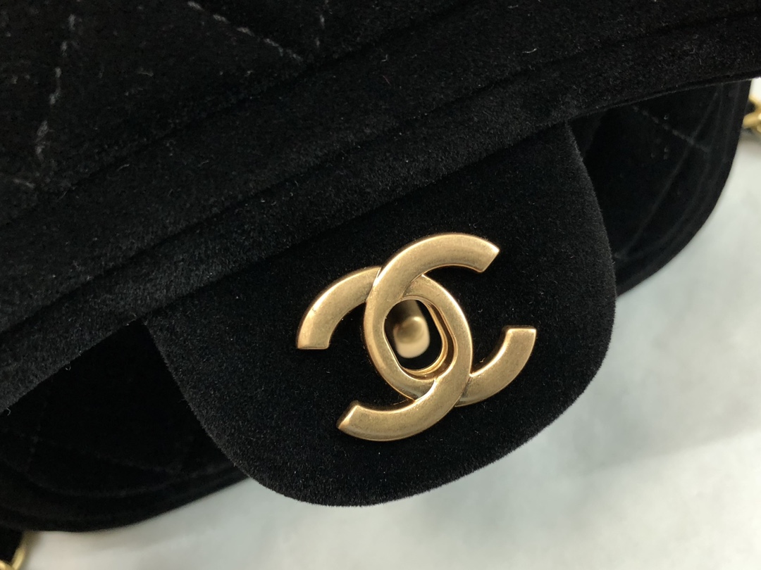 Handbag Chanel size 18  13  7 cm - vstockx