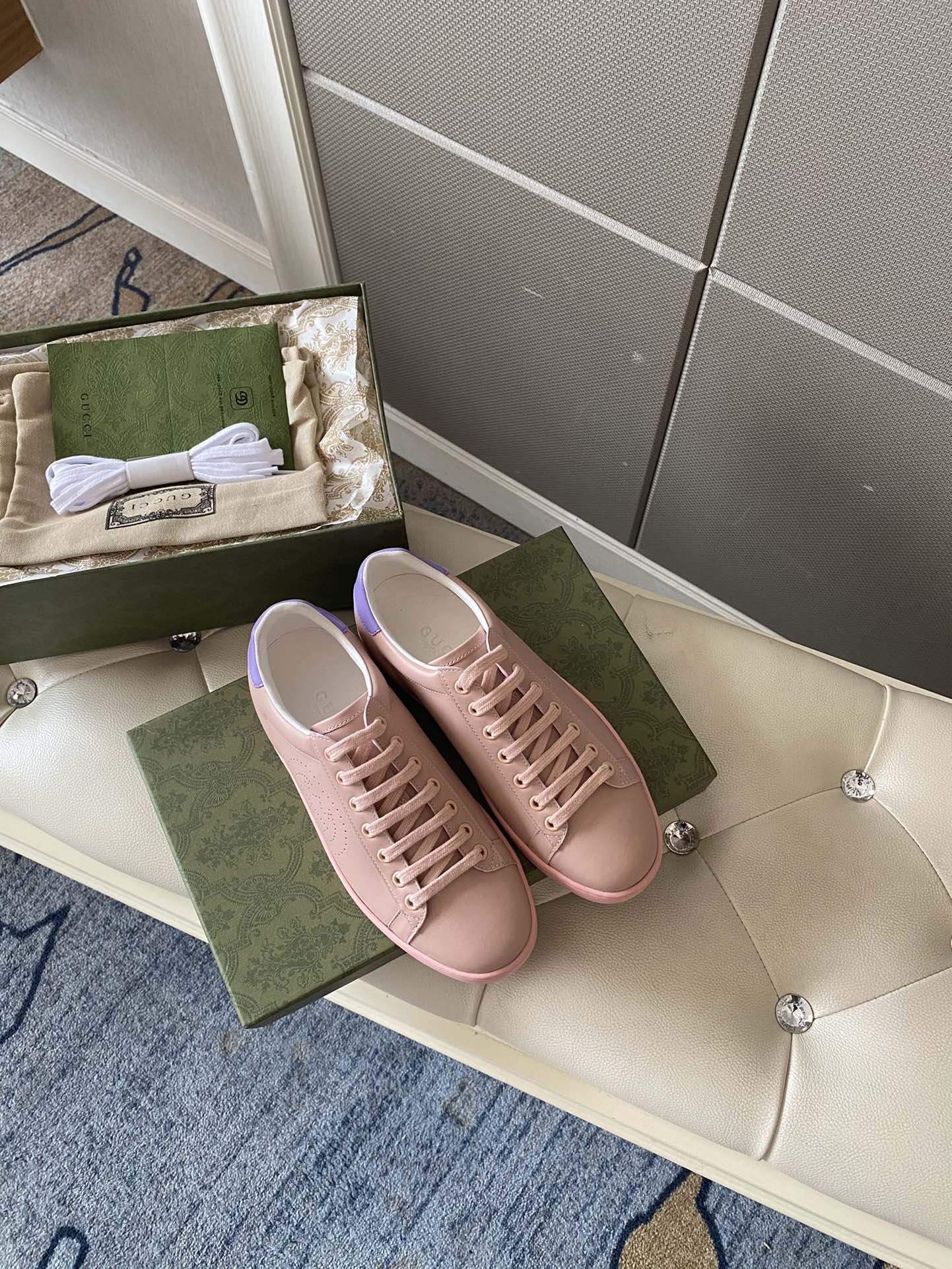 Gucci Women's Ace sneaker with bee sneaker 4 - vstockx