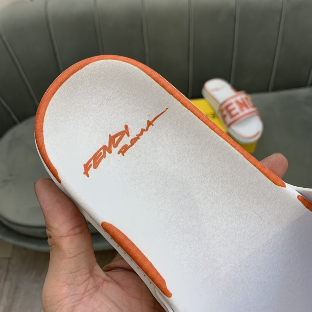 Fendi Slides 12 - vstockx