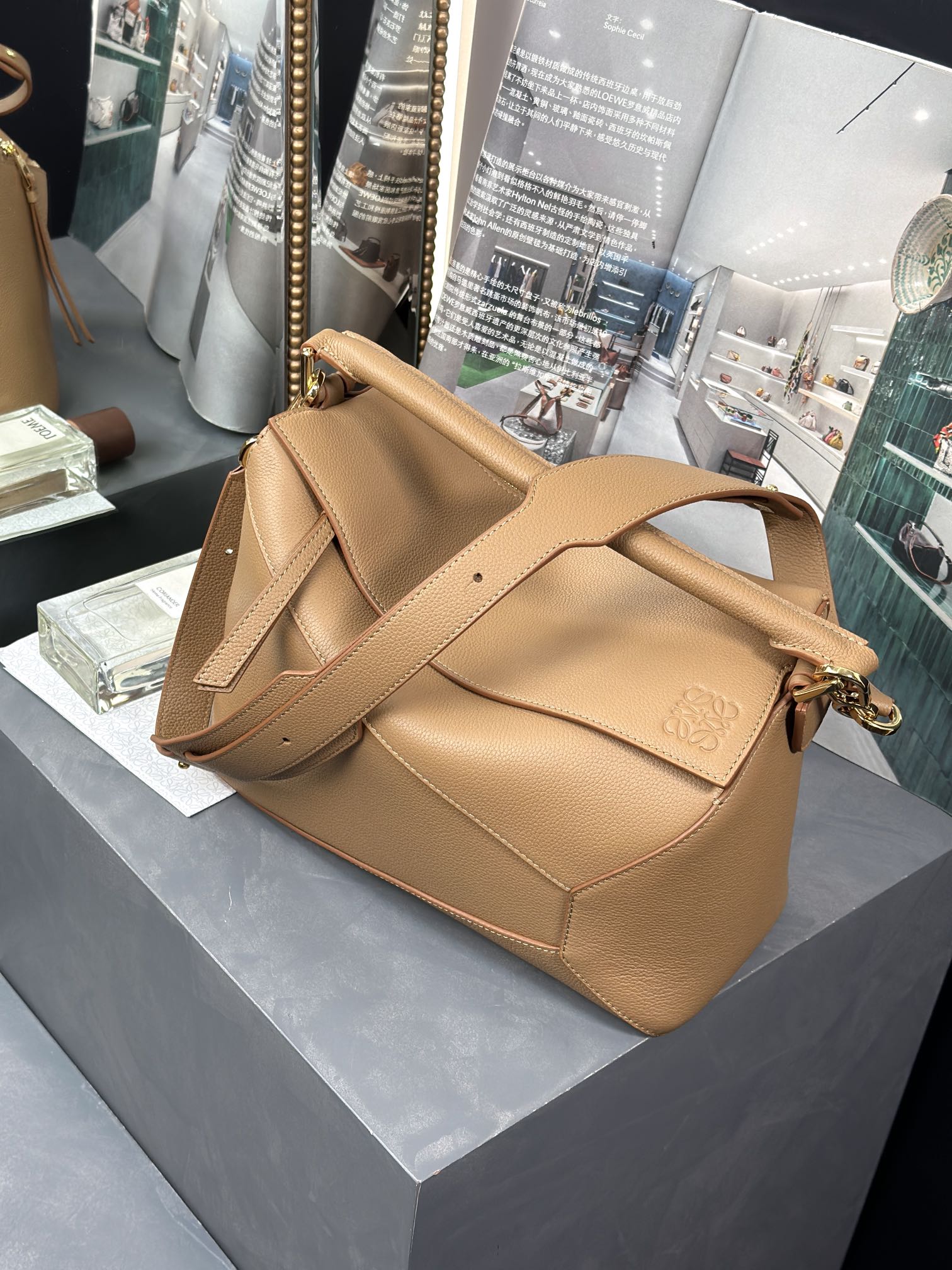 Handbags LOEWE   size:29-19.5-14 cm - vstockx