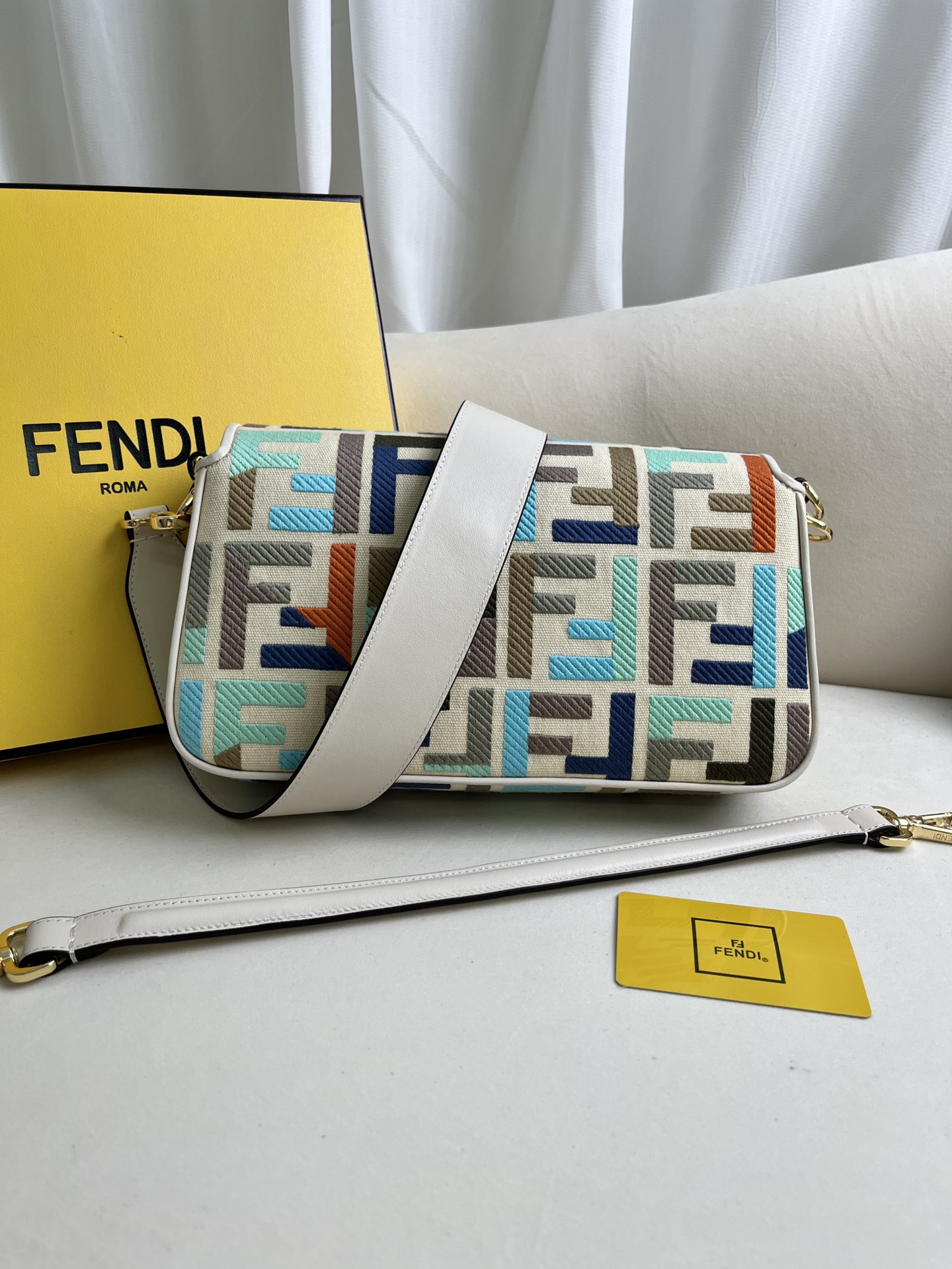 handbags FENDI 0159 size:26*5*15cm - vstockx