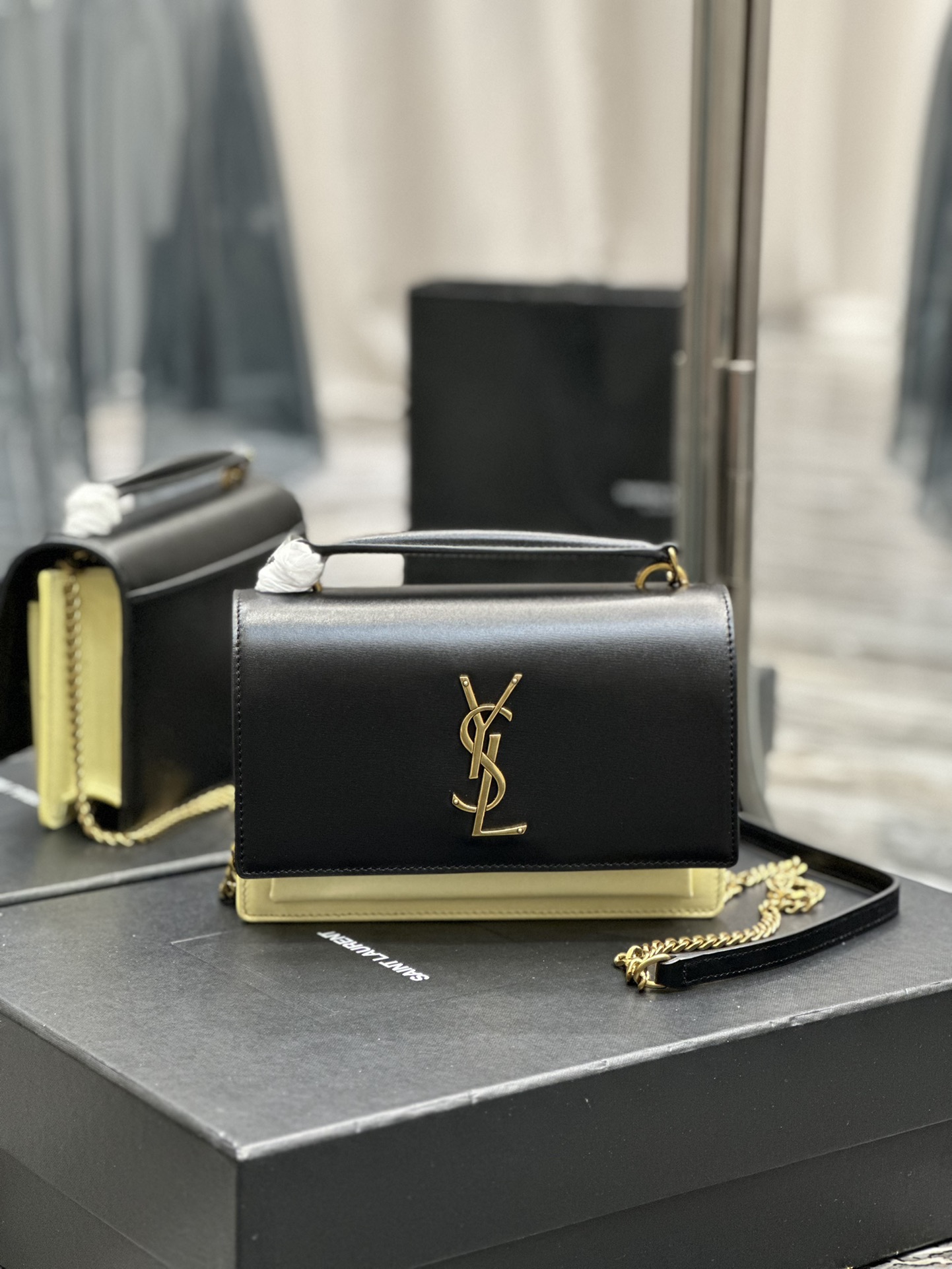 Handbags SAINT LAURENT 533026 size 19x14x5.5 cm - vstockx