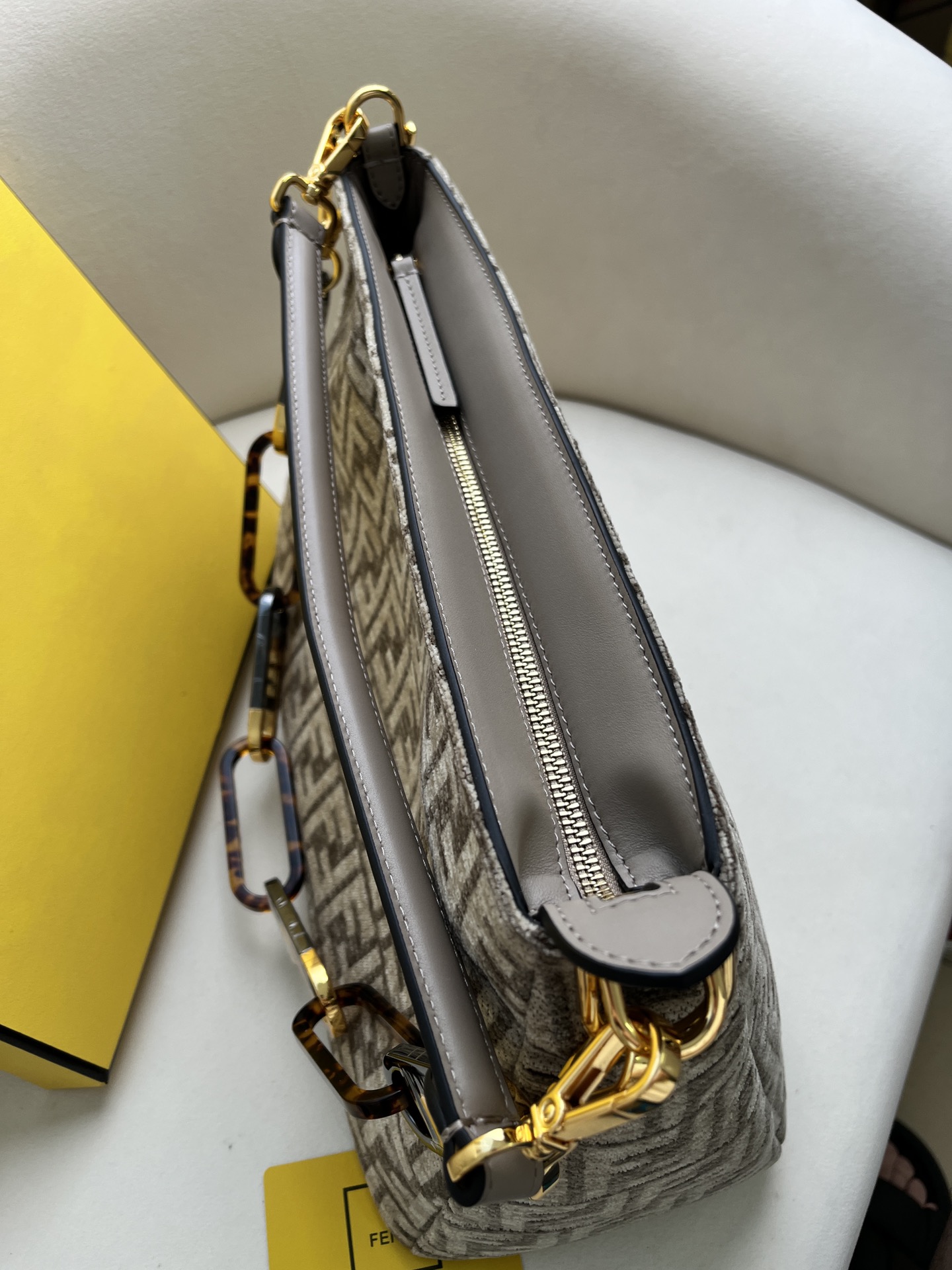 handbags FENDI 014 size:23.5*36*14cm - vstockx