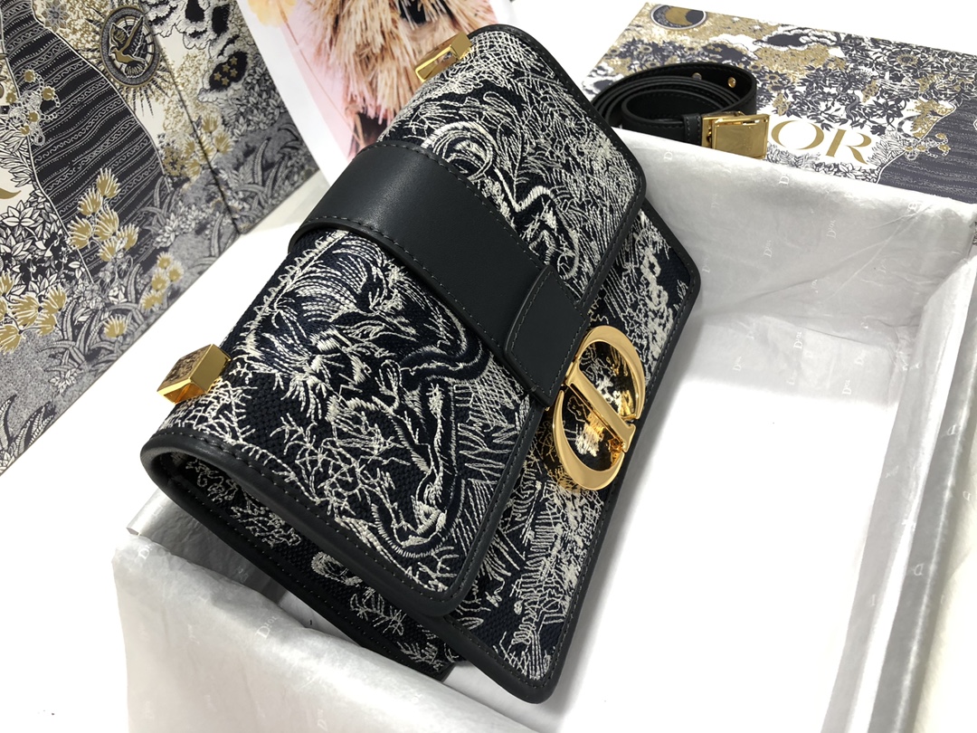 Handbag Dior M9203 size 24 x 17 x 8 cm - vstockx