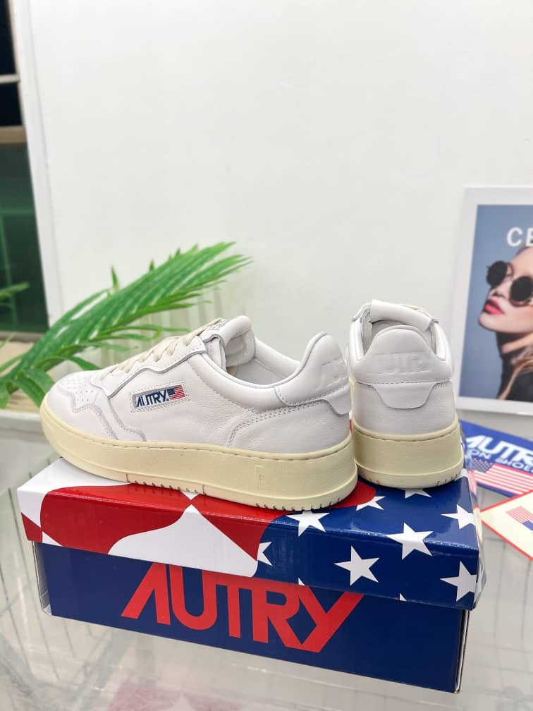 Autry Medalist Leather Low White - vstockx