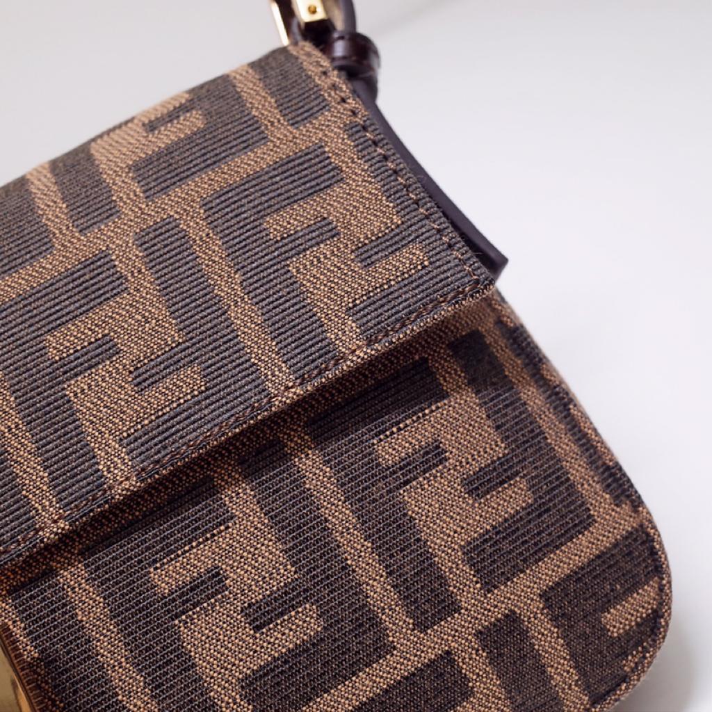 Handbag Burberry 6207 size 26*4*16cm - vstockx