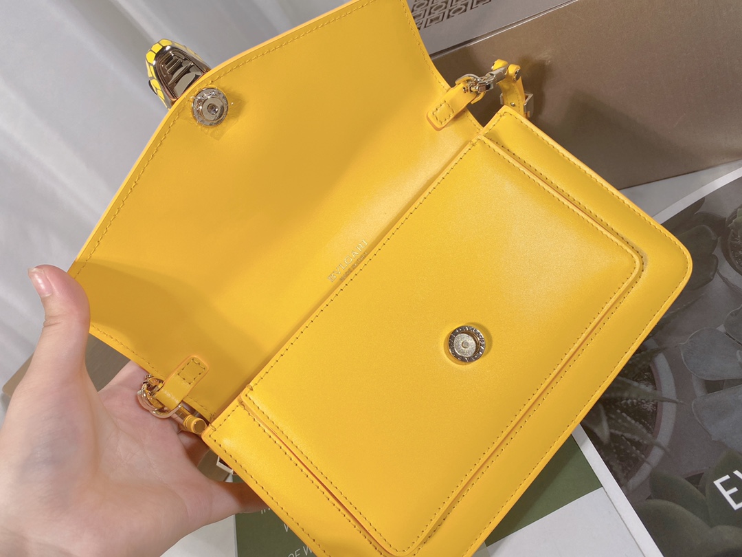 Handbags Bvlgari 292104950 size:22*15*4.5 cm - vstockx