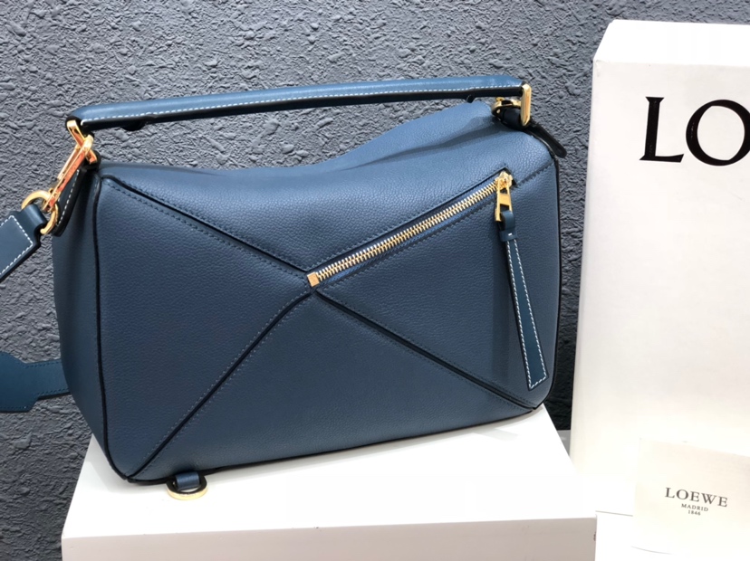 Handbags LOEWE Ykk size:29x18x12 cm - vstockx