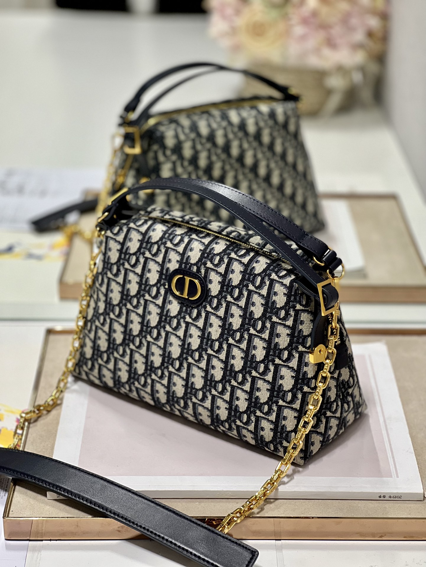 Handbag Dior 5556 size 25  16 cm - vstockx