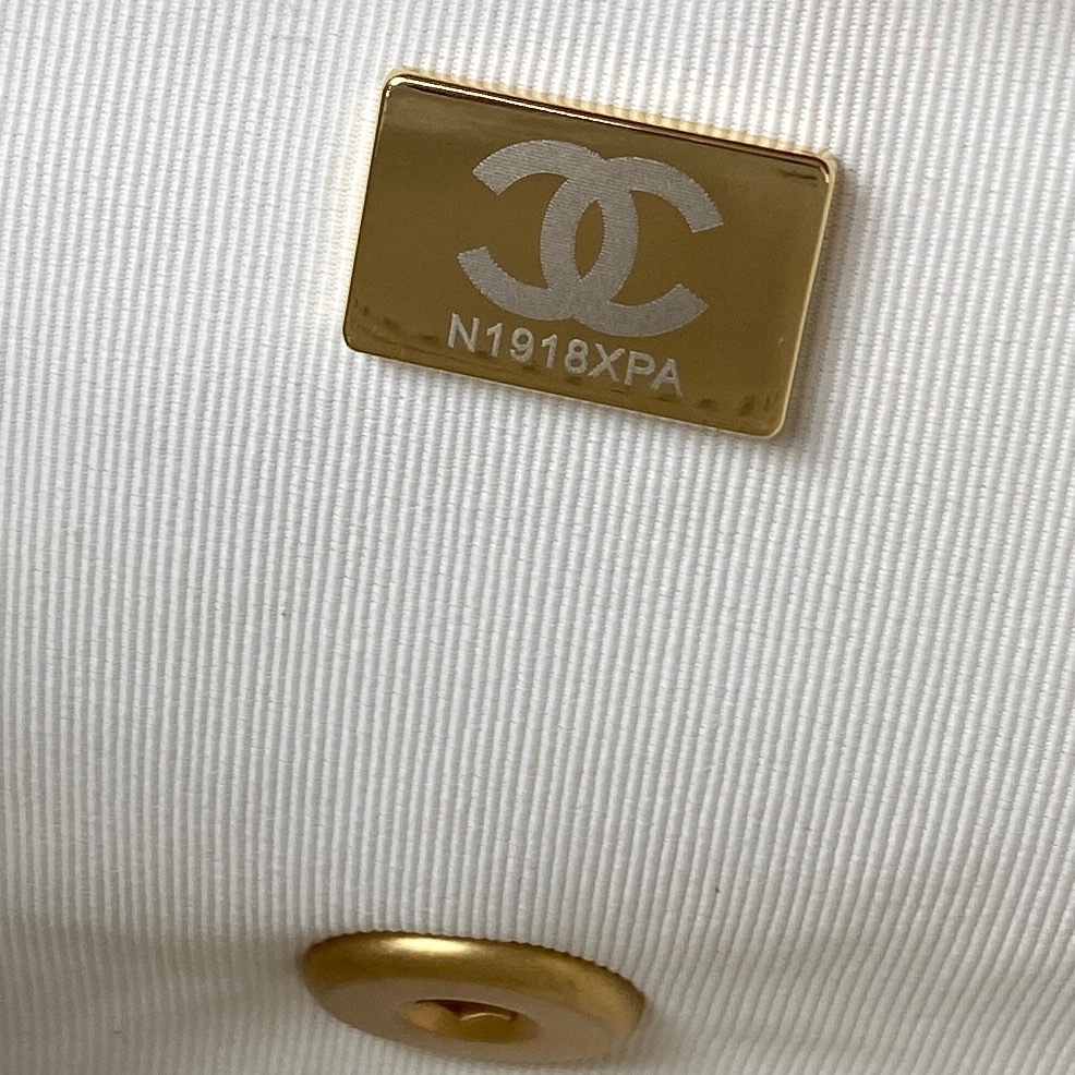 Handbags Chanel AS4340 size:12.5X19X6 cm - vstockx