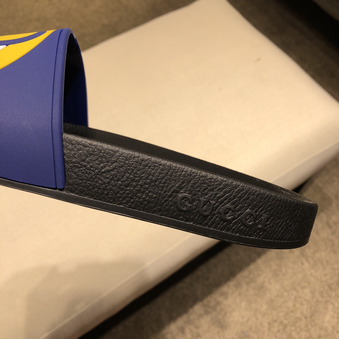 Gucci Slippers 44 - vstockx