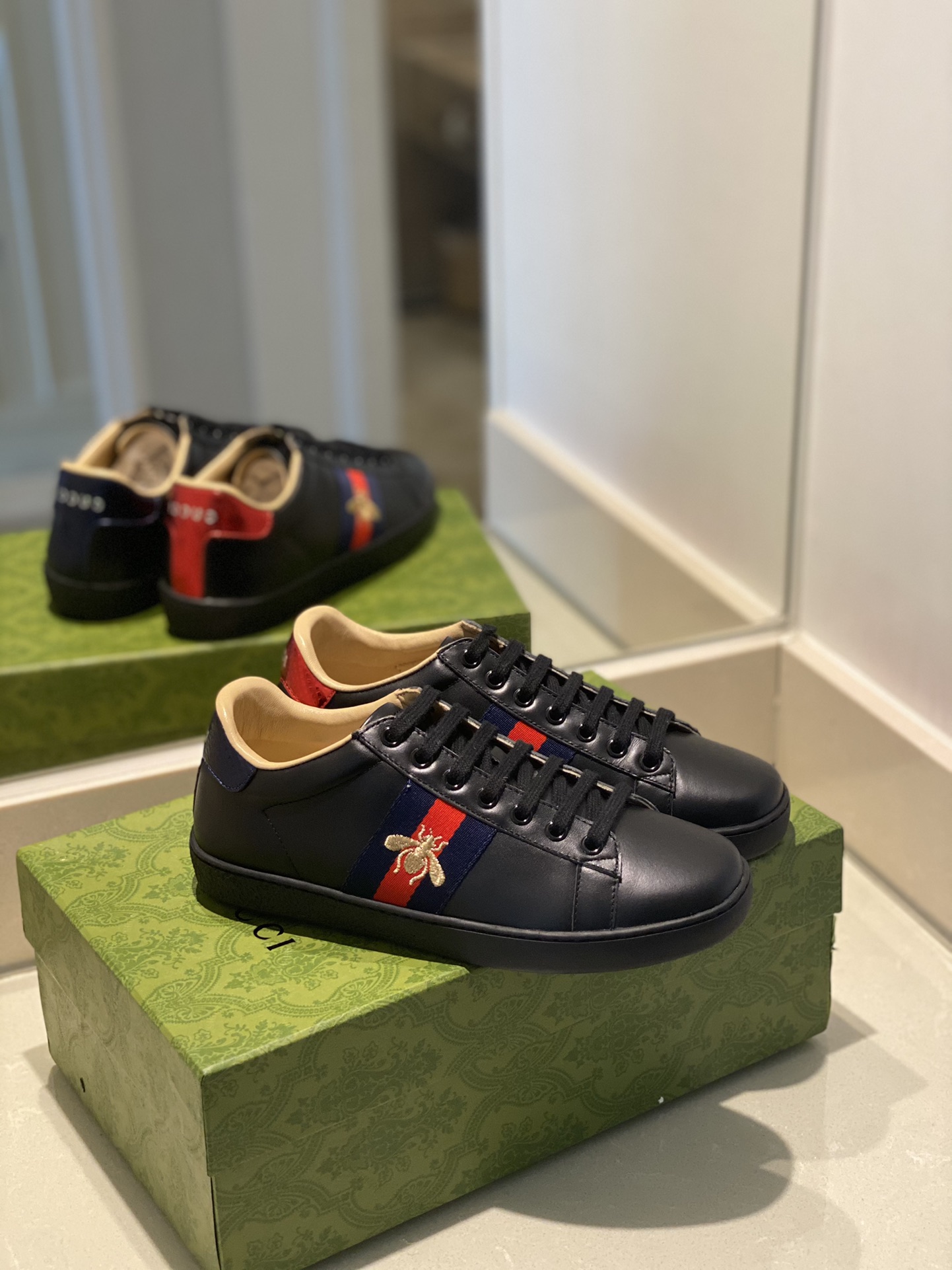 Gucci Women's Ace sneaker with bee sneaker 4 - vstockx