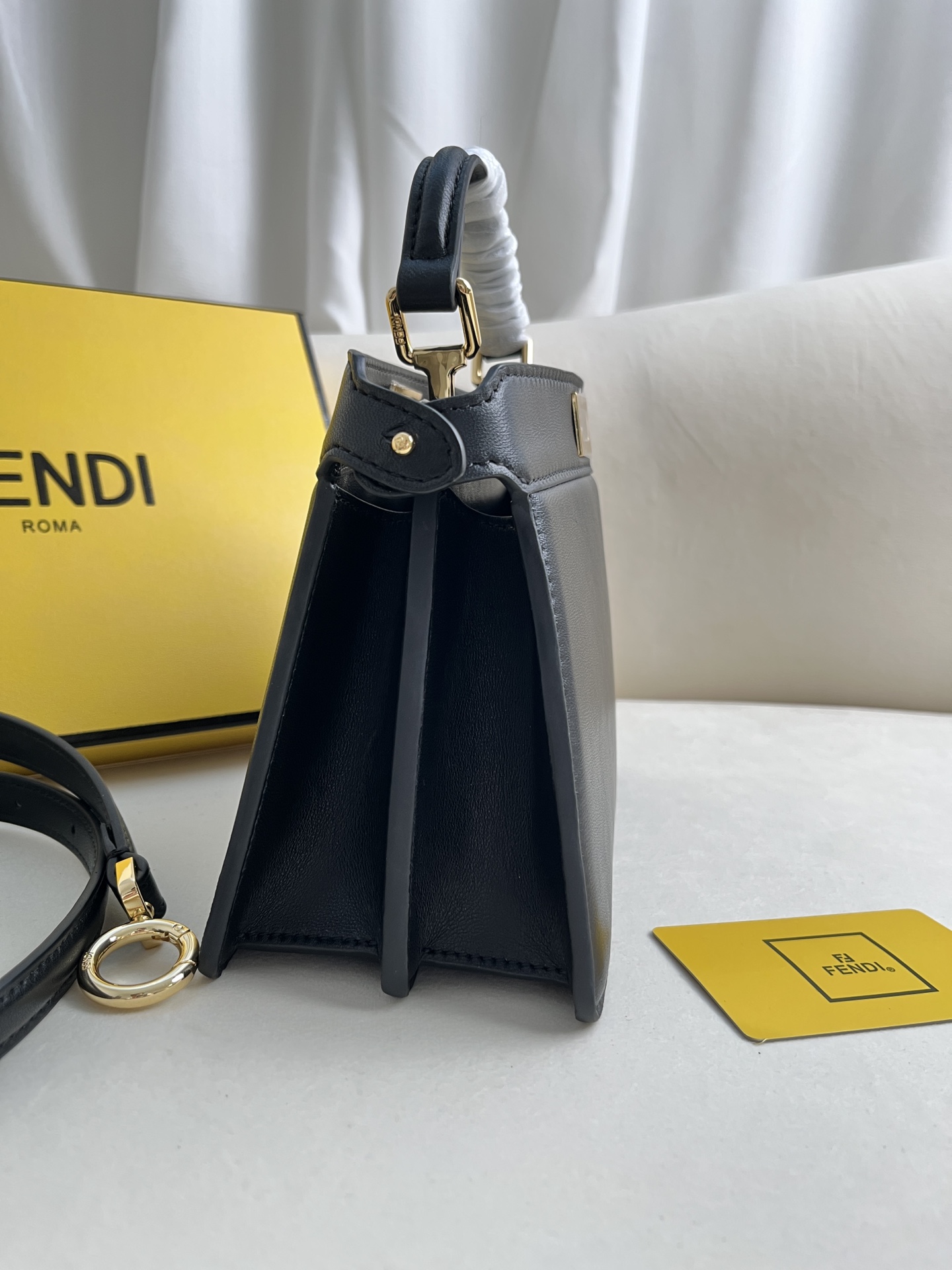 handbags FENDI 0228 size:20*15.5*11cm - vstockx