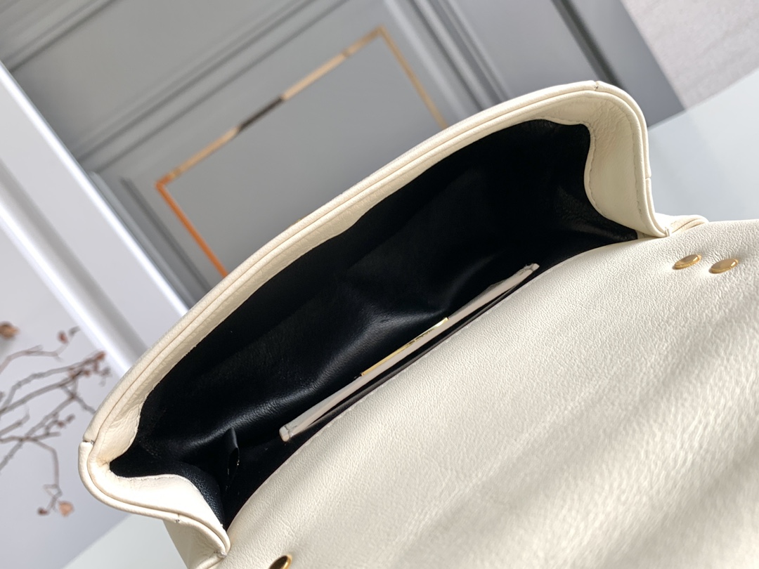 Handbags Bvlgari 2910850801 size:18*12*8 cm - vstockx