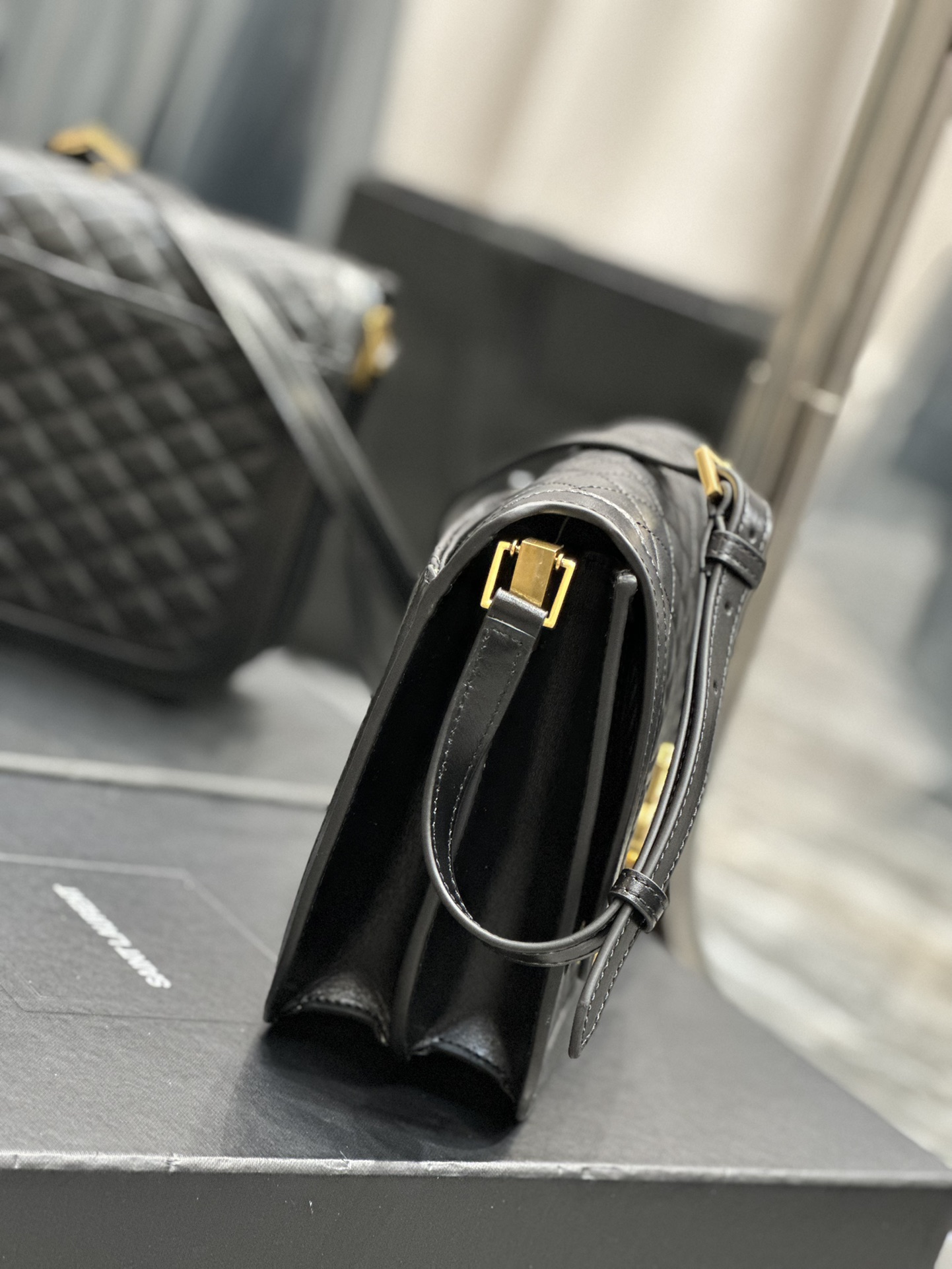 Handbags SAINT LAURENT 635025 size 22x18x5 cm - vstockx