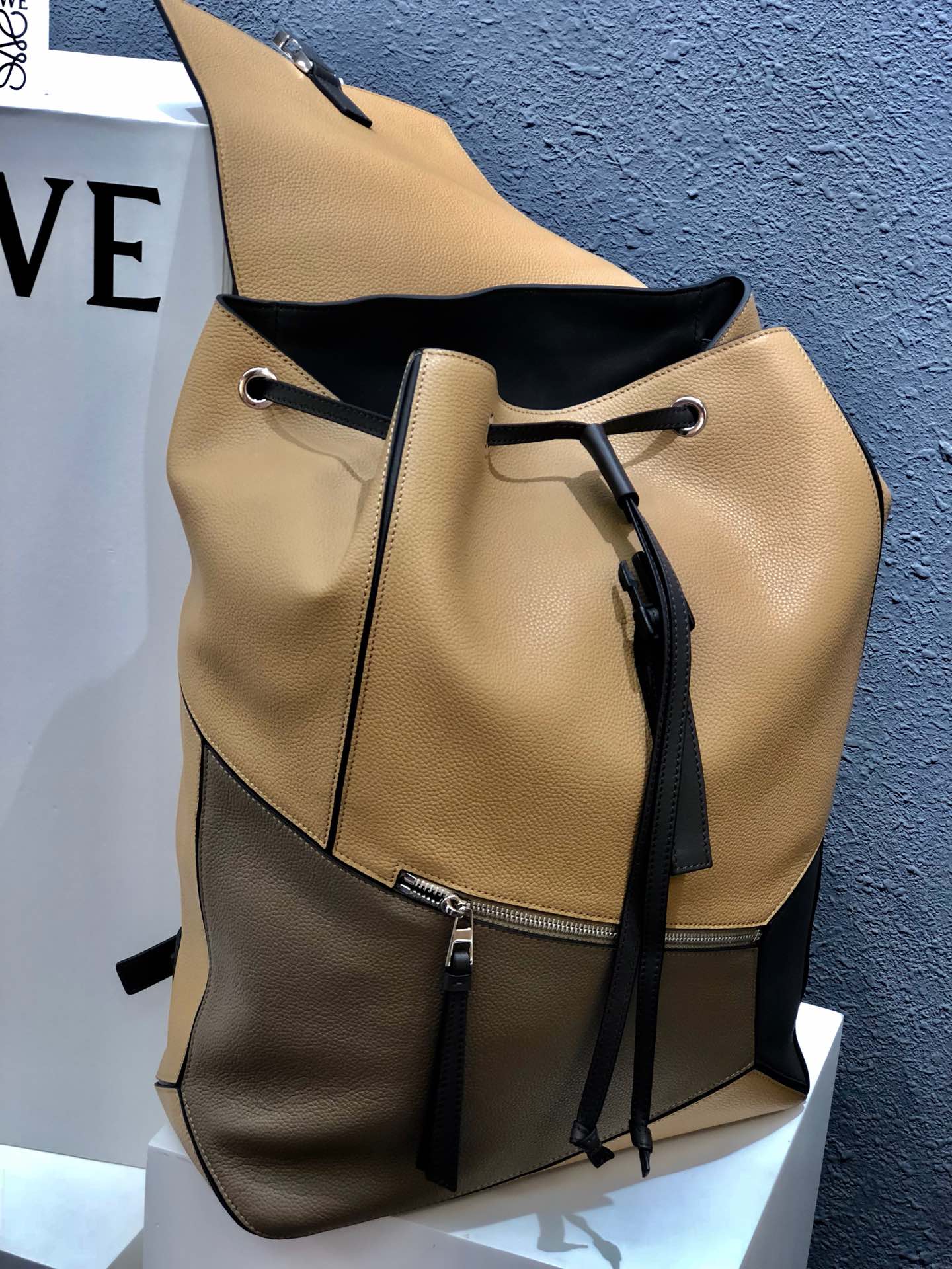 Handbags LOEWE ykk size:33x44.5x19 cm - vstockx