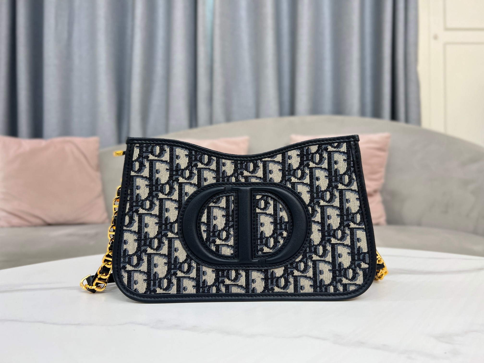 Handbags Dior CD SIGNATURE HOBO S2213UTZQ_M928 size  23.5 x 14.5 x 6 - vstockx