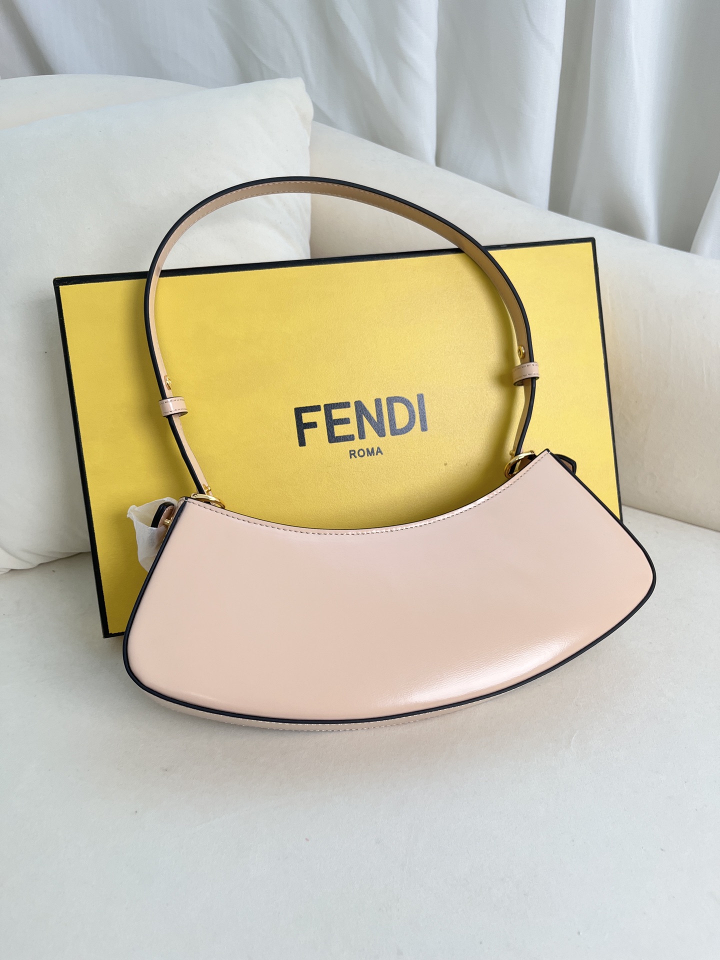 handbags FENDI 225 size:32*11*5cm - vstockx