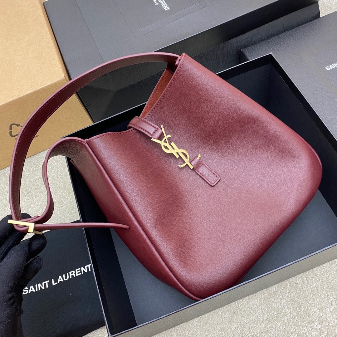 Handbags SAINT LAURENT 713938 size 22x22x10 cm - vstockx