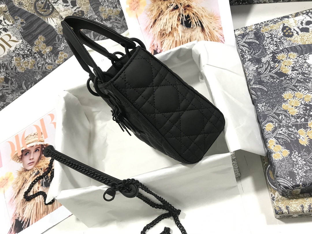 Handbag Dior M0505 size 17 x 15 x 7 cm - vstockx