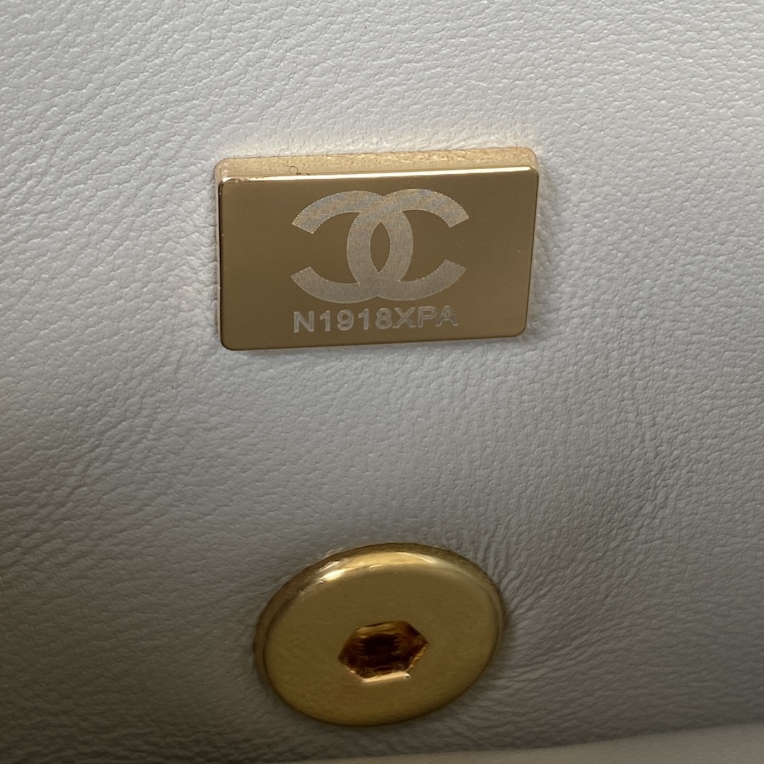 Handbag Chanel AS3365 size 17X8.5X11.5 Cm - vstockx