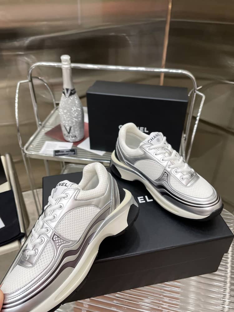 Chanel Wmns CC Logo Sneaker 'White Black' - vstockx