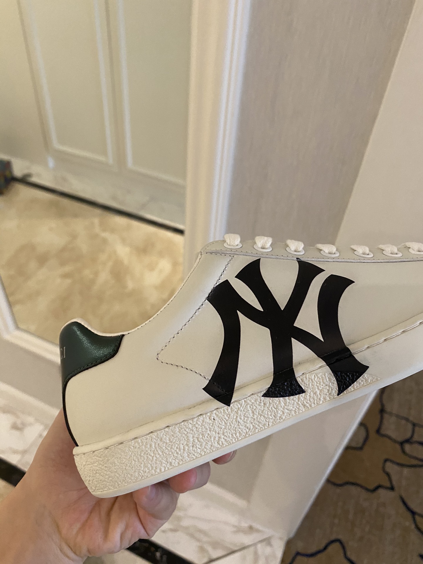 Gucci Women's Ace sneaker with bee sneaker 4 - vstockx