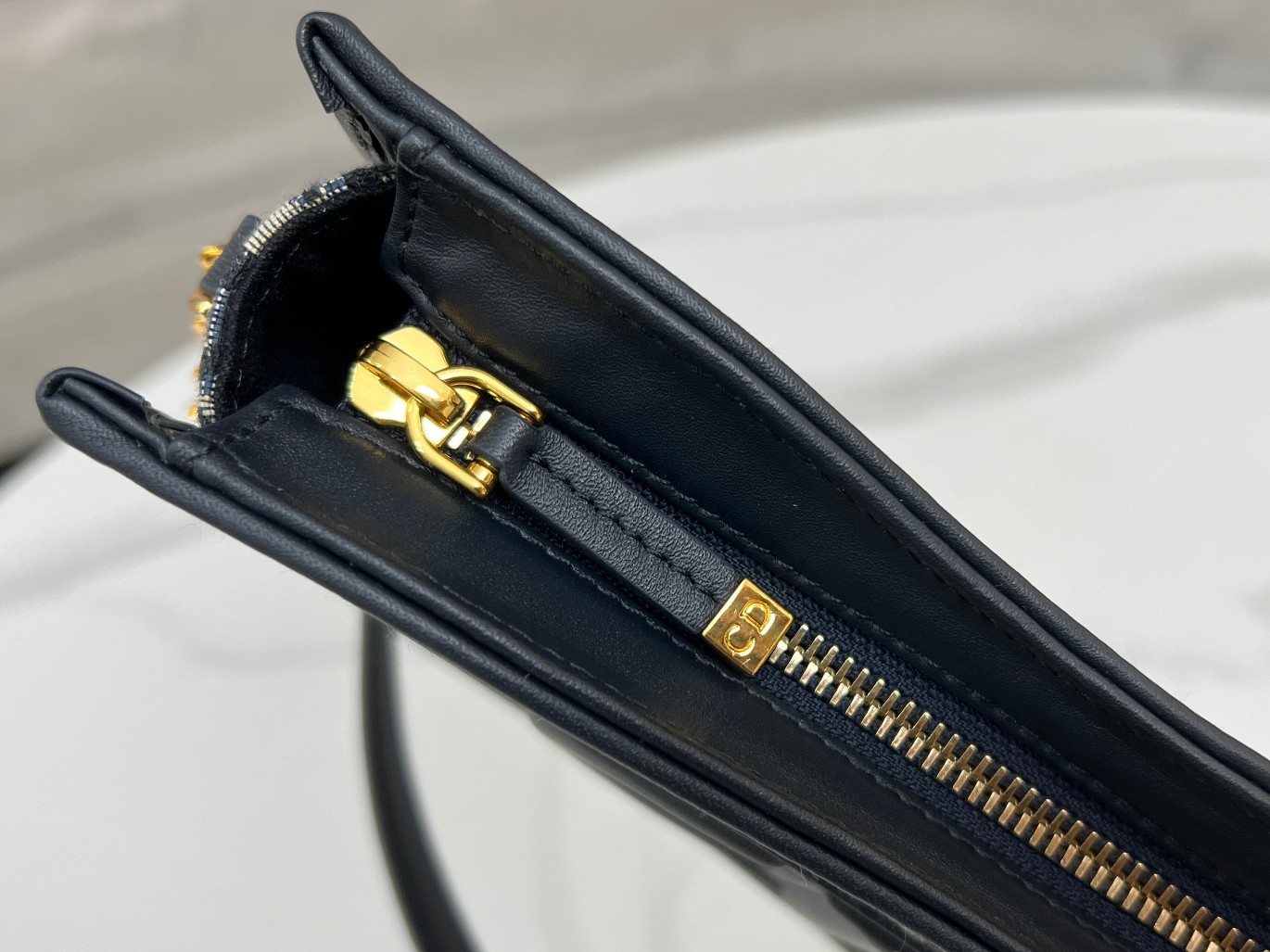 Handbags Dior CD SIGNATURE HOBO S2213UTZQ_M928 size  23.5 x 14.5 x 6 - vstockx