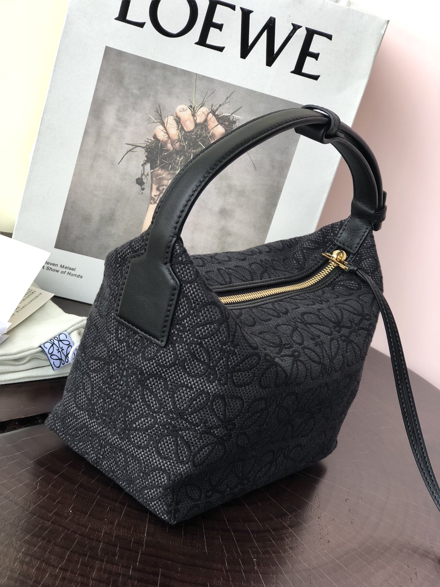 Handbags LOEWE  size:21-12-17 cm - vstockx