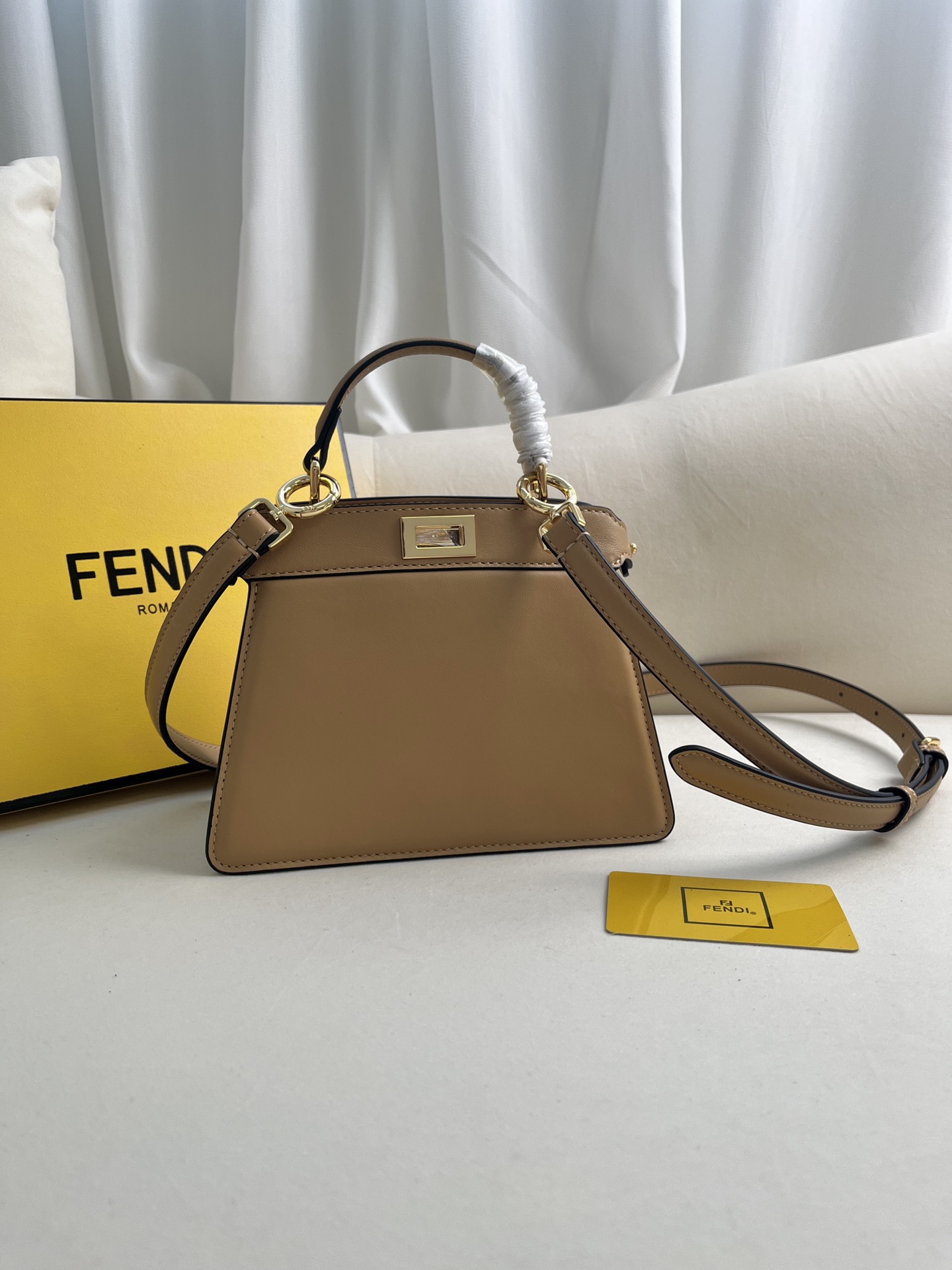 handbags FENDI 0228 size:20*15.5*11cm - vstockx