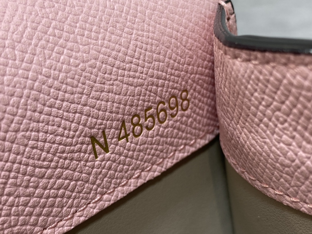 Handbag VALEXTRA size *'* - vstockx