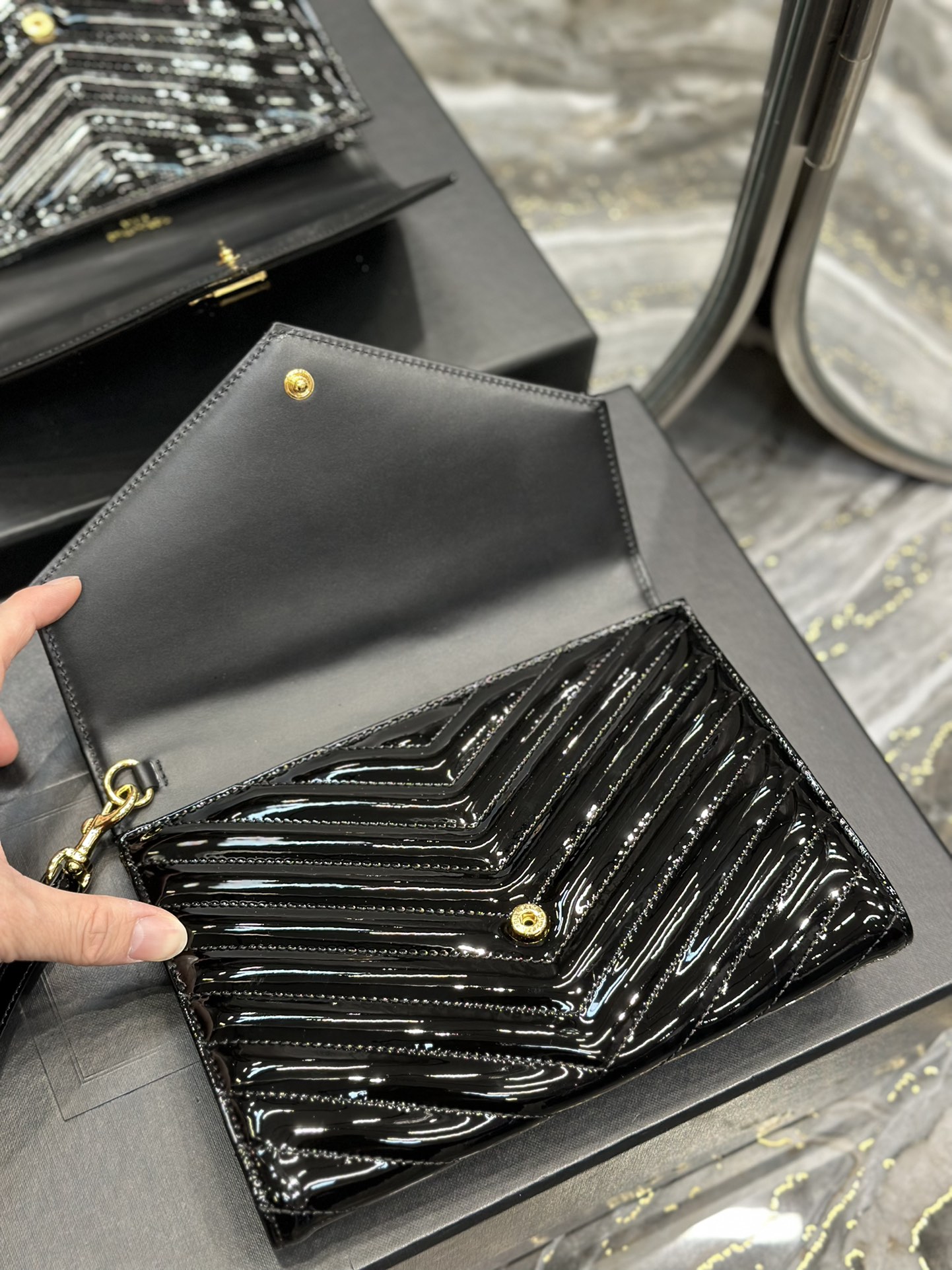 Handbags SAINT LAURENT 617662 size 21  6  3 cm - vstockx