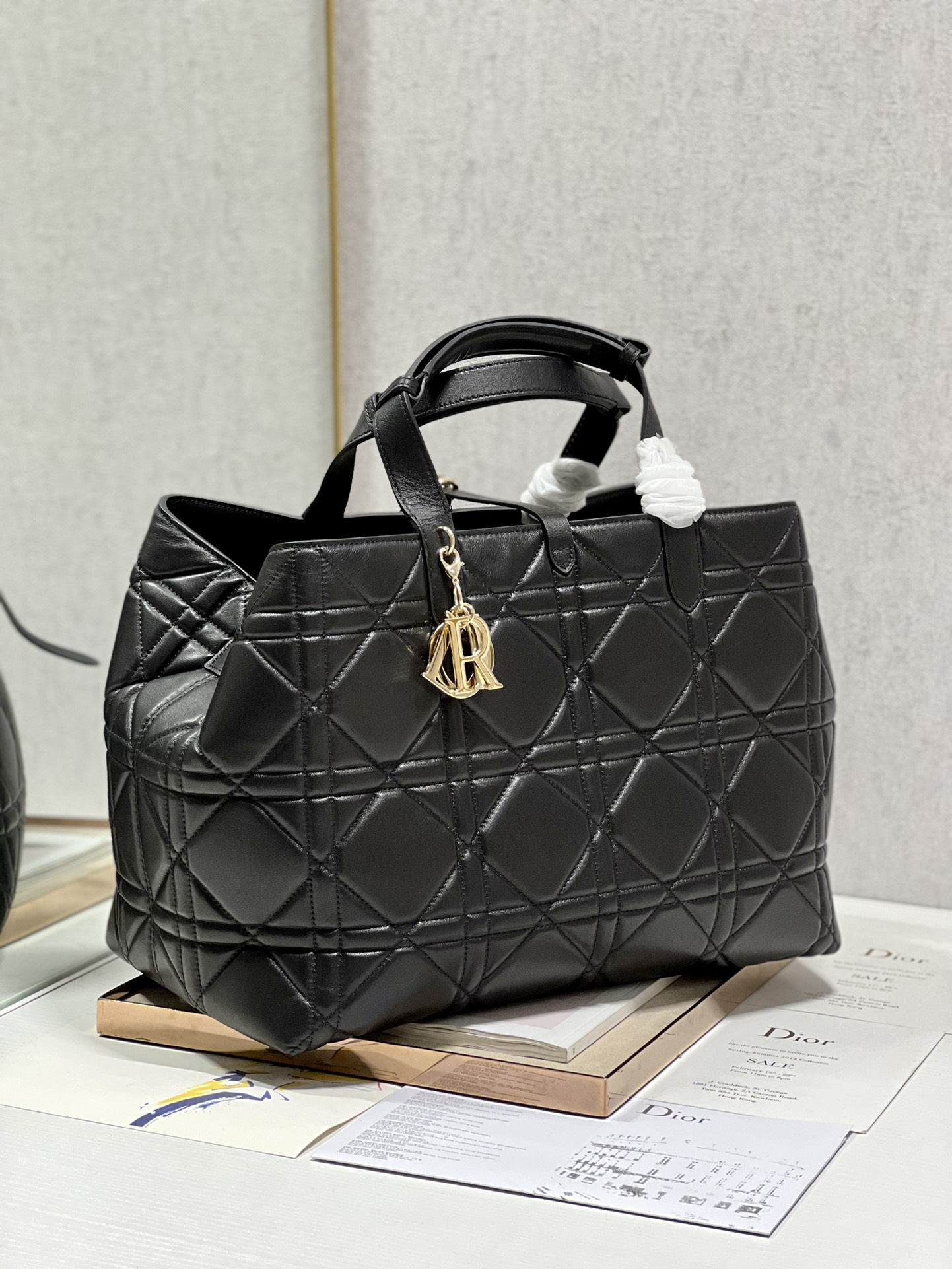 Handbag Dior 1188 size 37  43  22 cm - vstockx