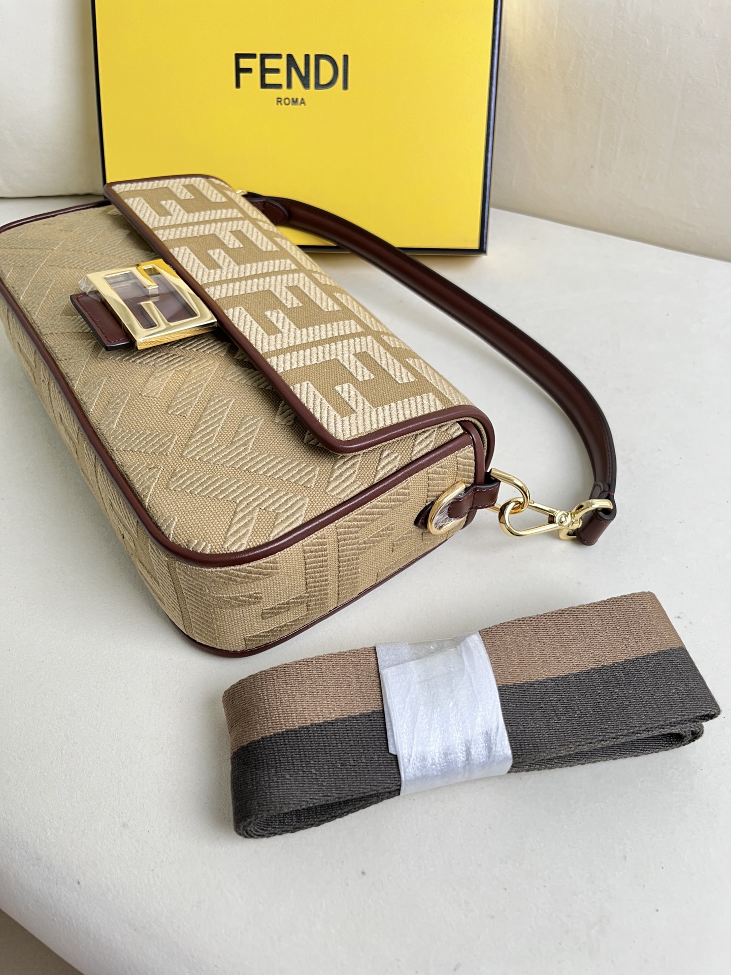 handbags FENDI 0159 size:26*5*15cm - vstockx