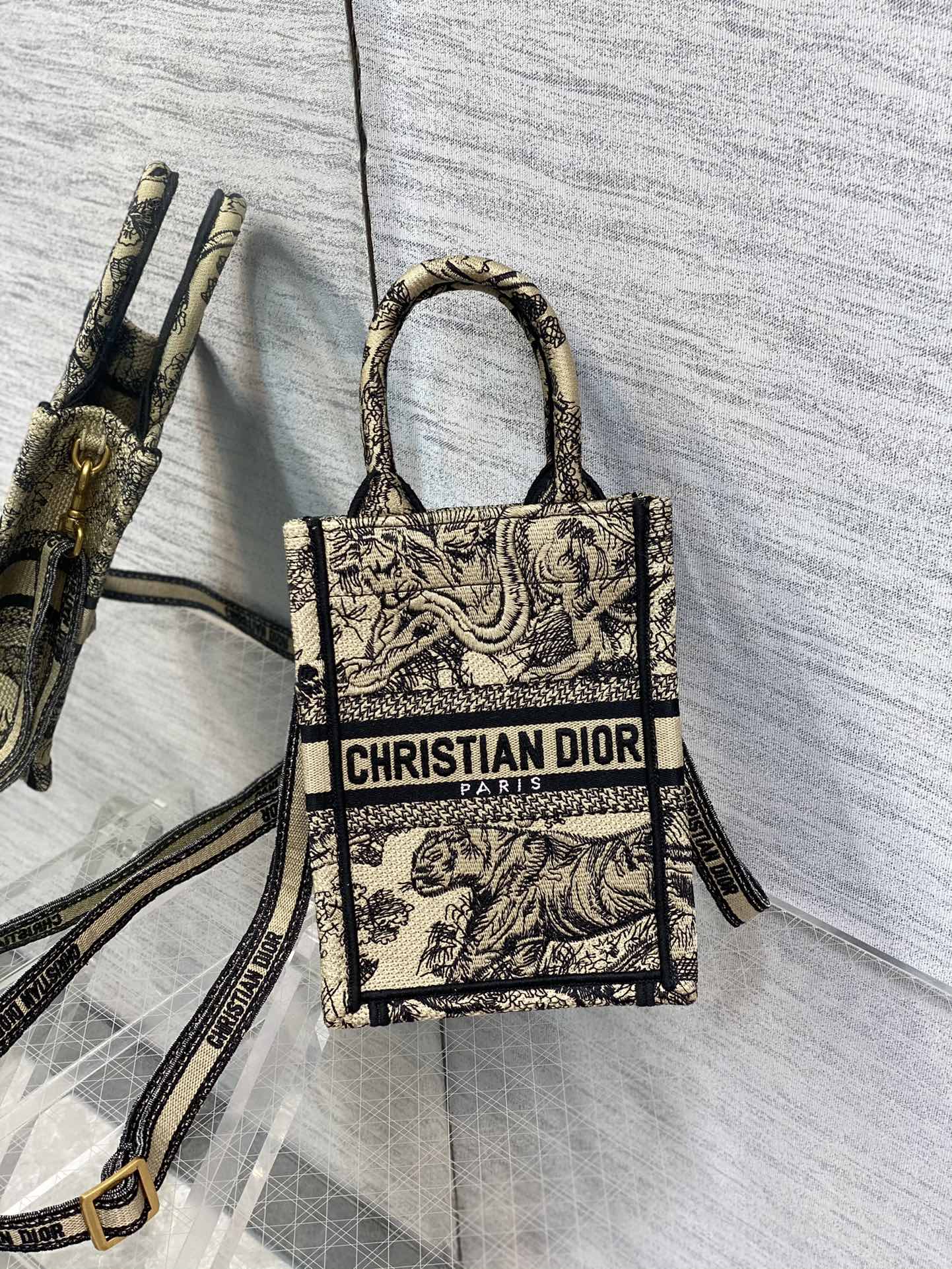 Handbag Dior size 13.5*5*18 cm - vstockx