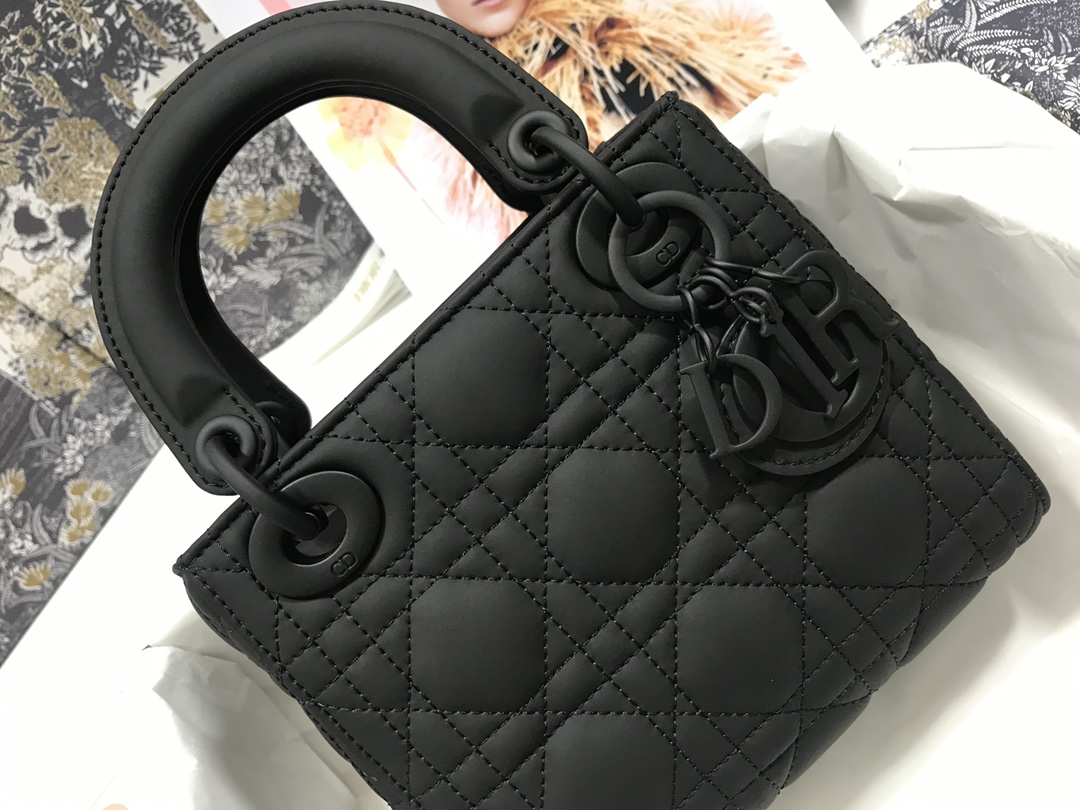 Handbag Dior M0505 size 17 x 15 x 7 cm - vstockx