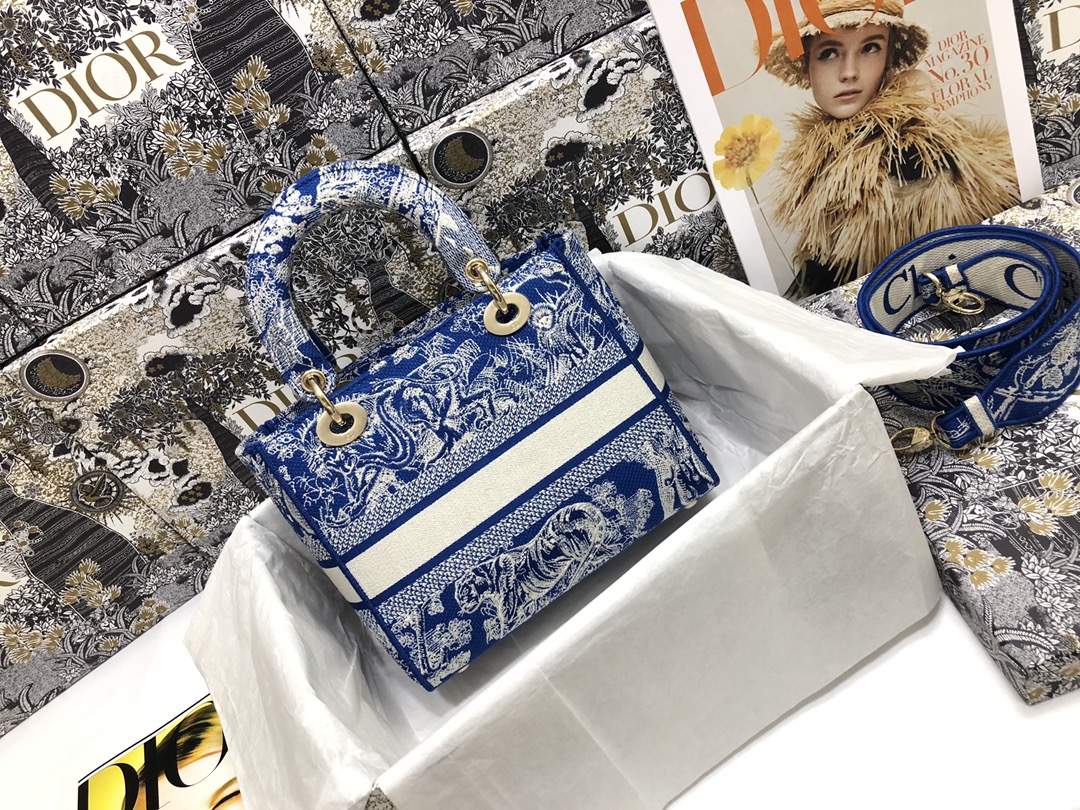 Handbag Dior M0565 size 24 x 20 x 11 cm - vstockx