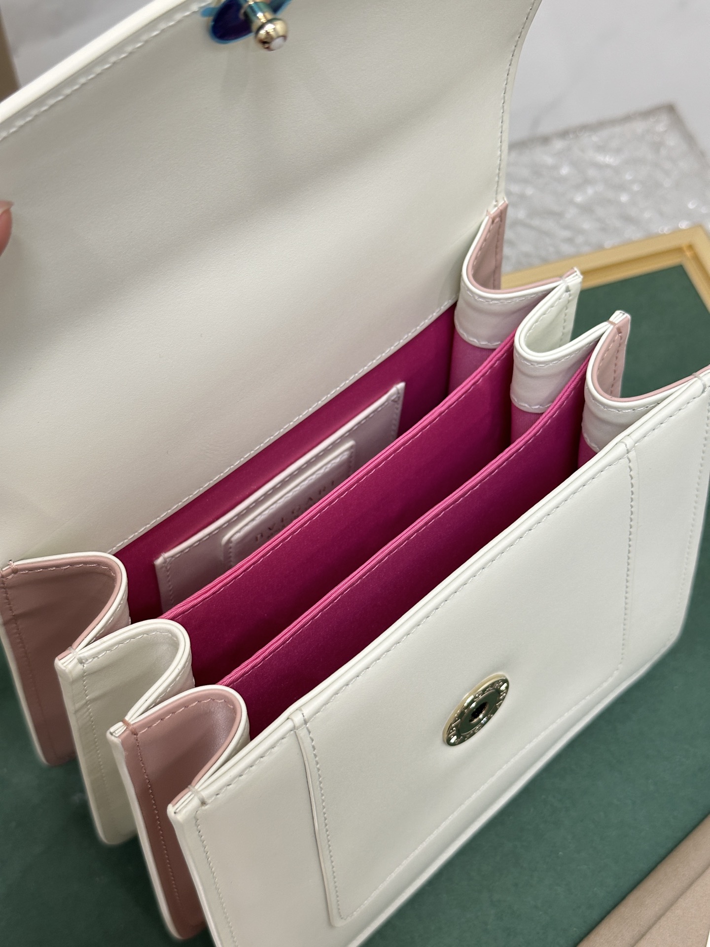 Handbags Bvlgari 38329 size:18*16*9 cm - vstockx