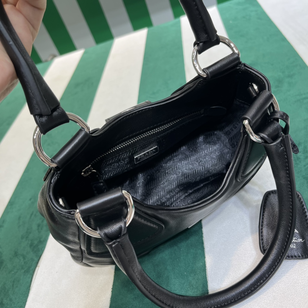 Handbags Prada PRADA PASSAVELA 1BA381 size:23x16x9 cm - vstockx