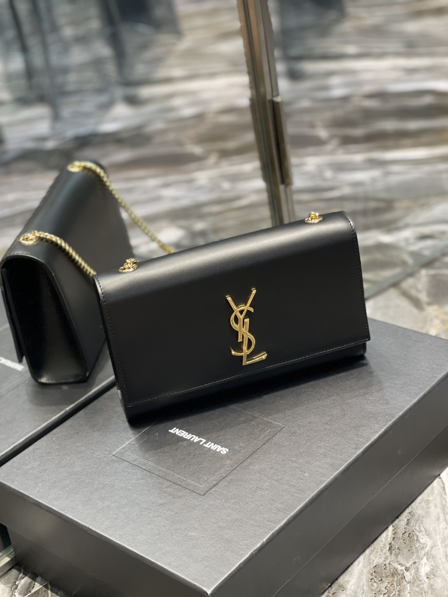 Handbags SAINT LAURENT 364021 size 24x14.5x5 cm - vstockx