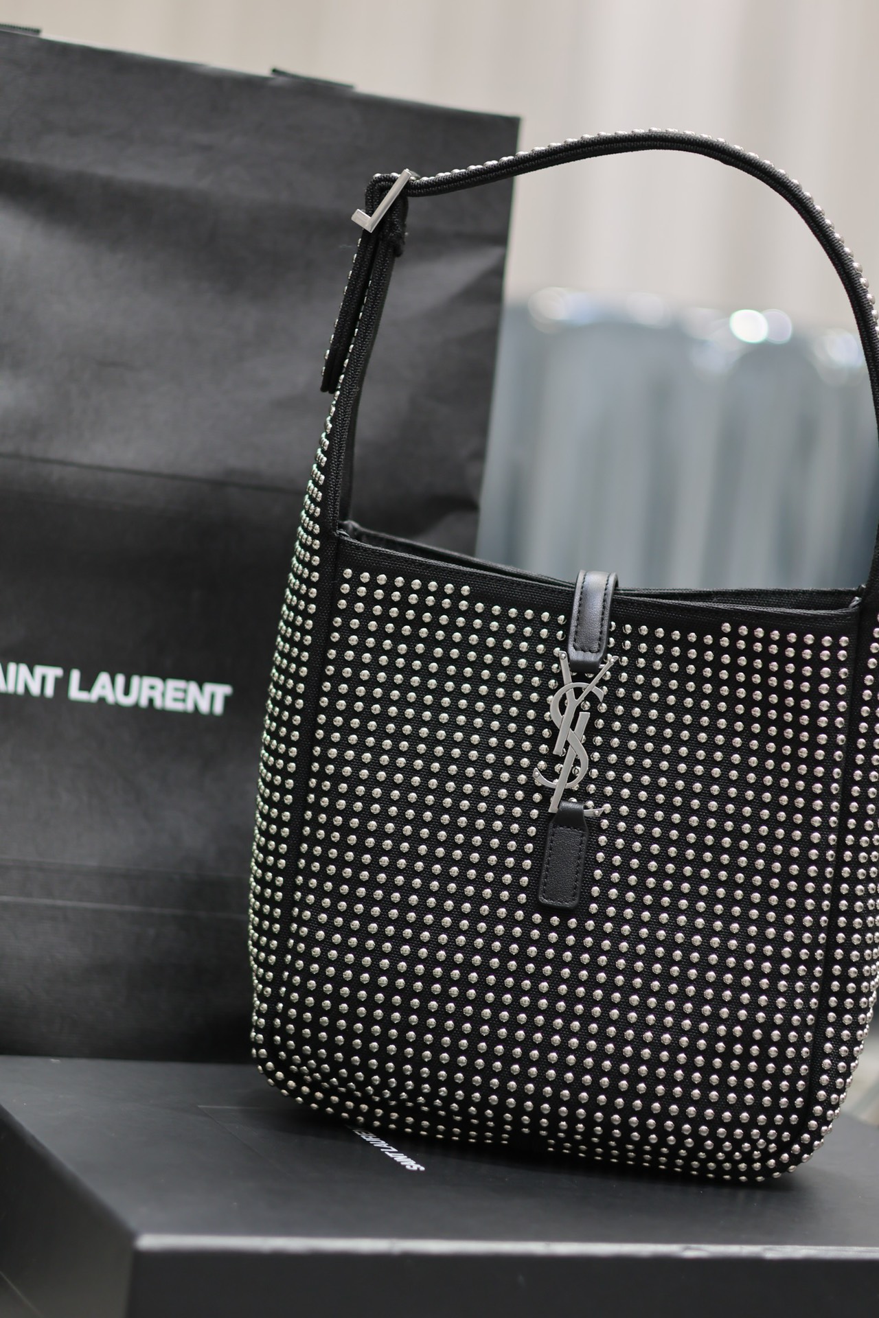 Handbags SAINT LAURENT 713938 size 23  22  8.5 cm - vstockx