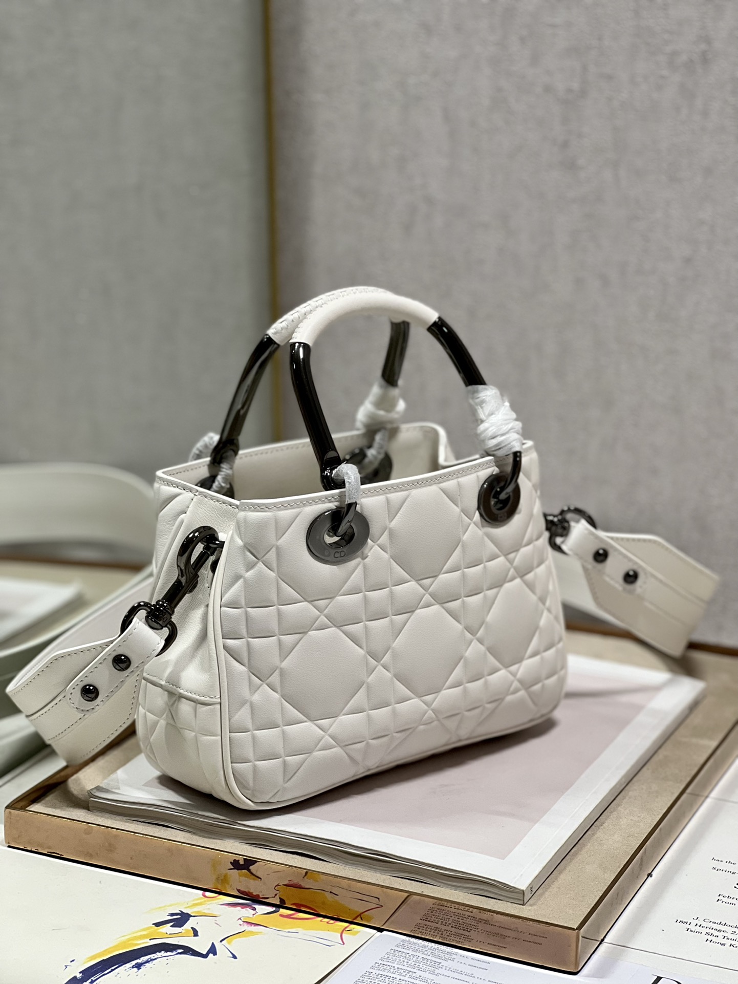 Handbag Dior 1202 size 23  26  8 cm - vstockx