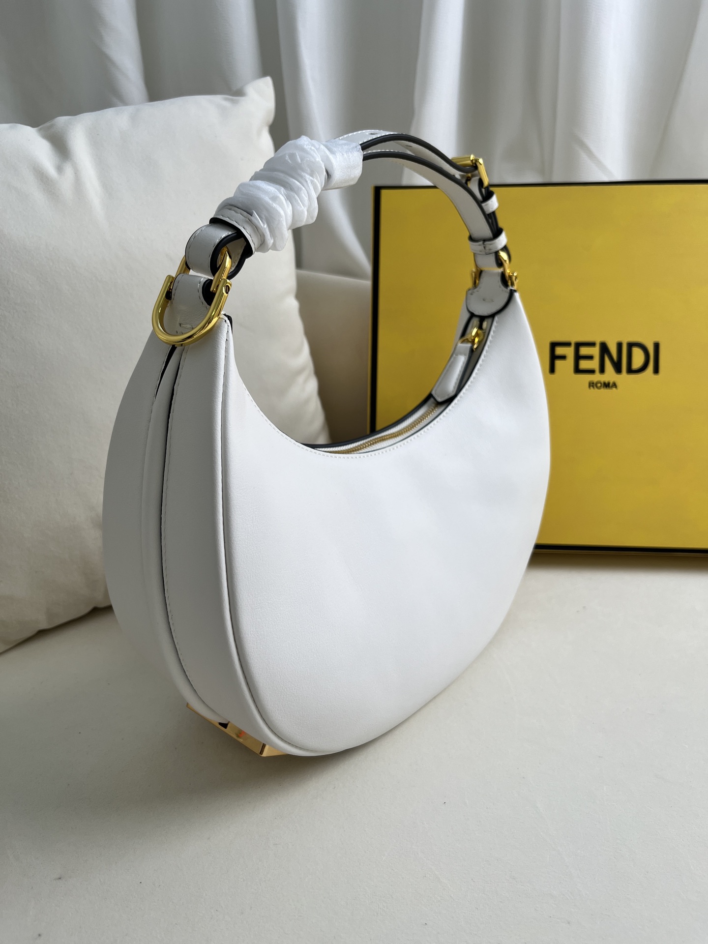 handbags FENDI 205 size:29*24.5*10cm - vstockx