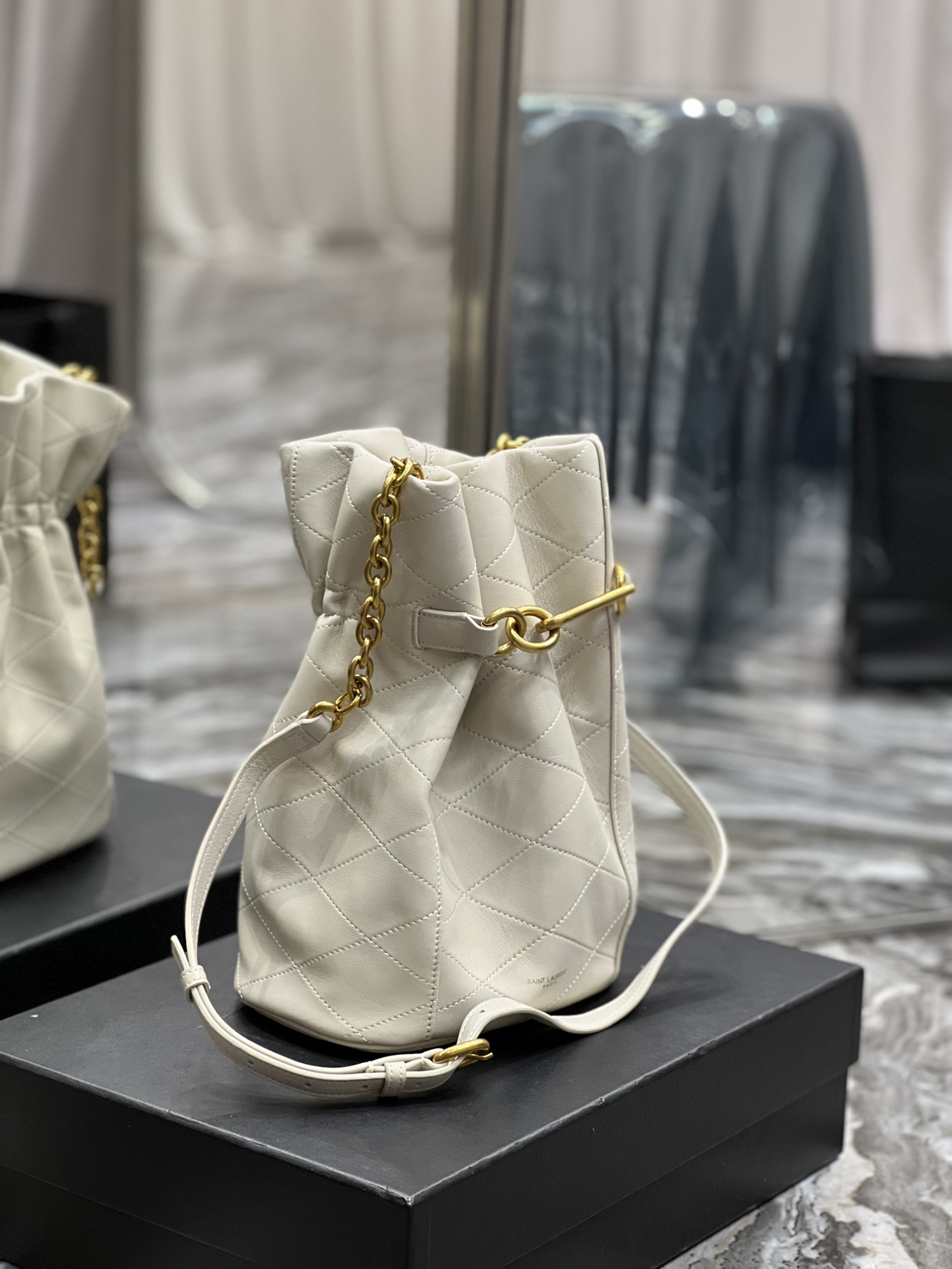 Handbags SAINT LAURENT 686310 size 19  27  12 cm - vstockx